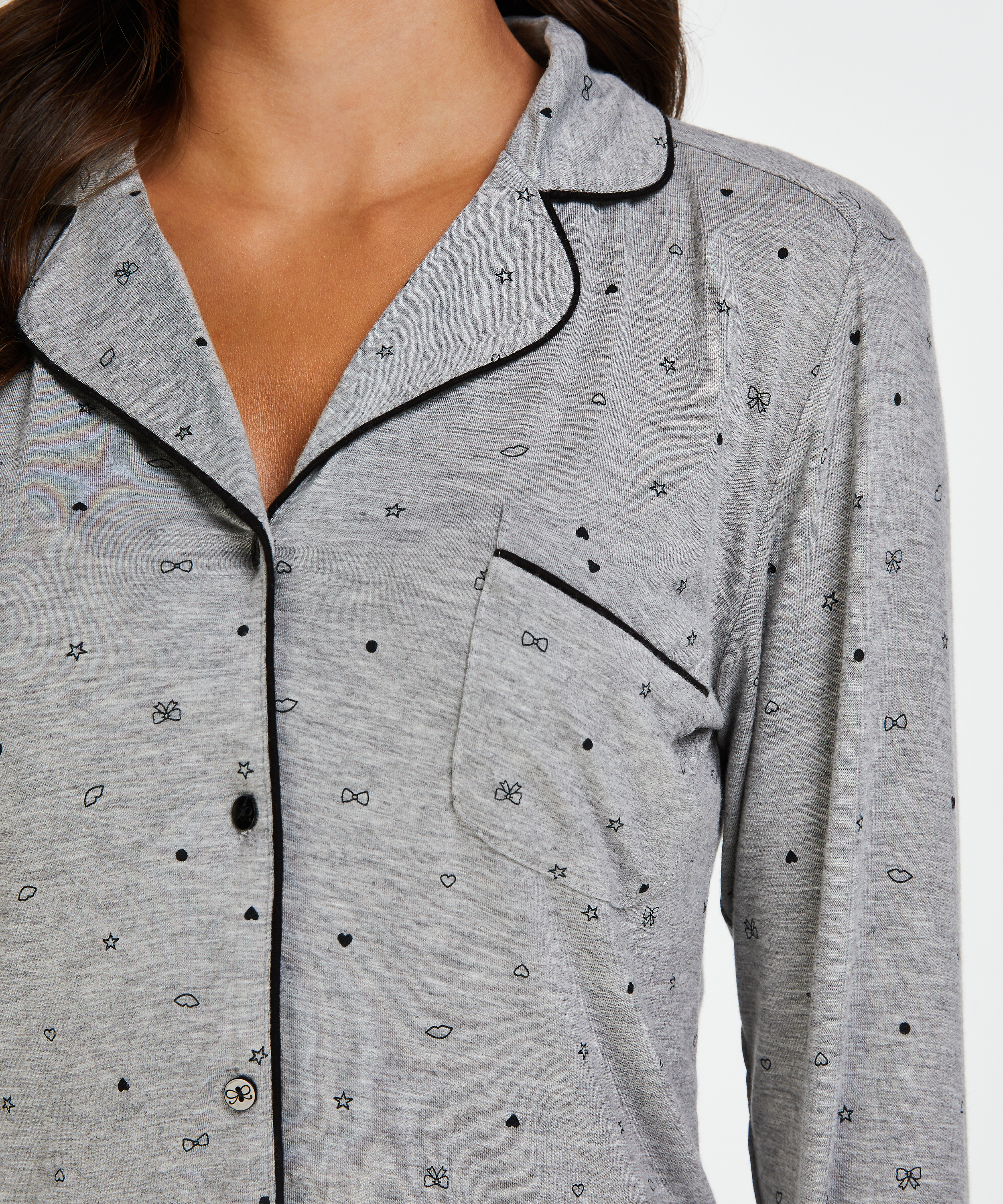 Sett av lang pyjamas, Gr&aring;, main