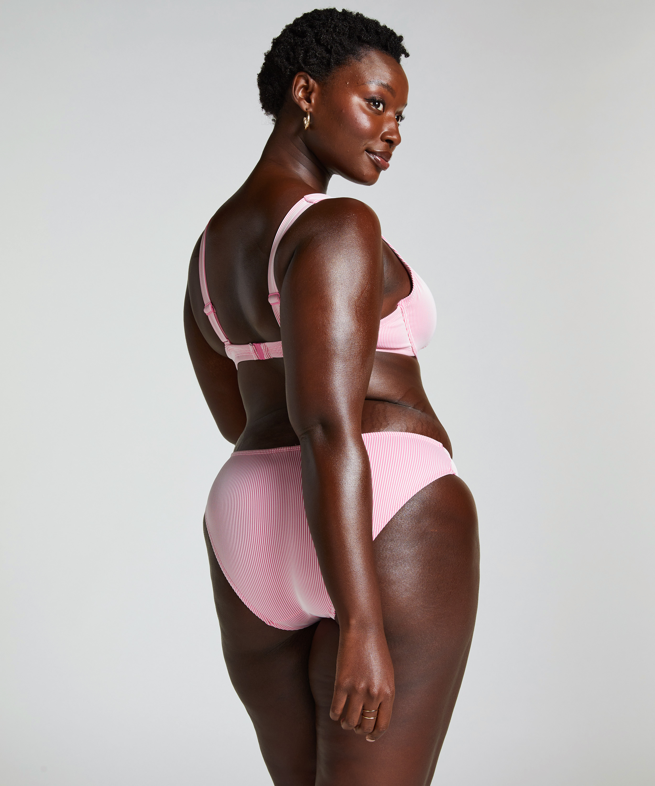 Bikinitopp Fiji, Rosa, main