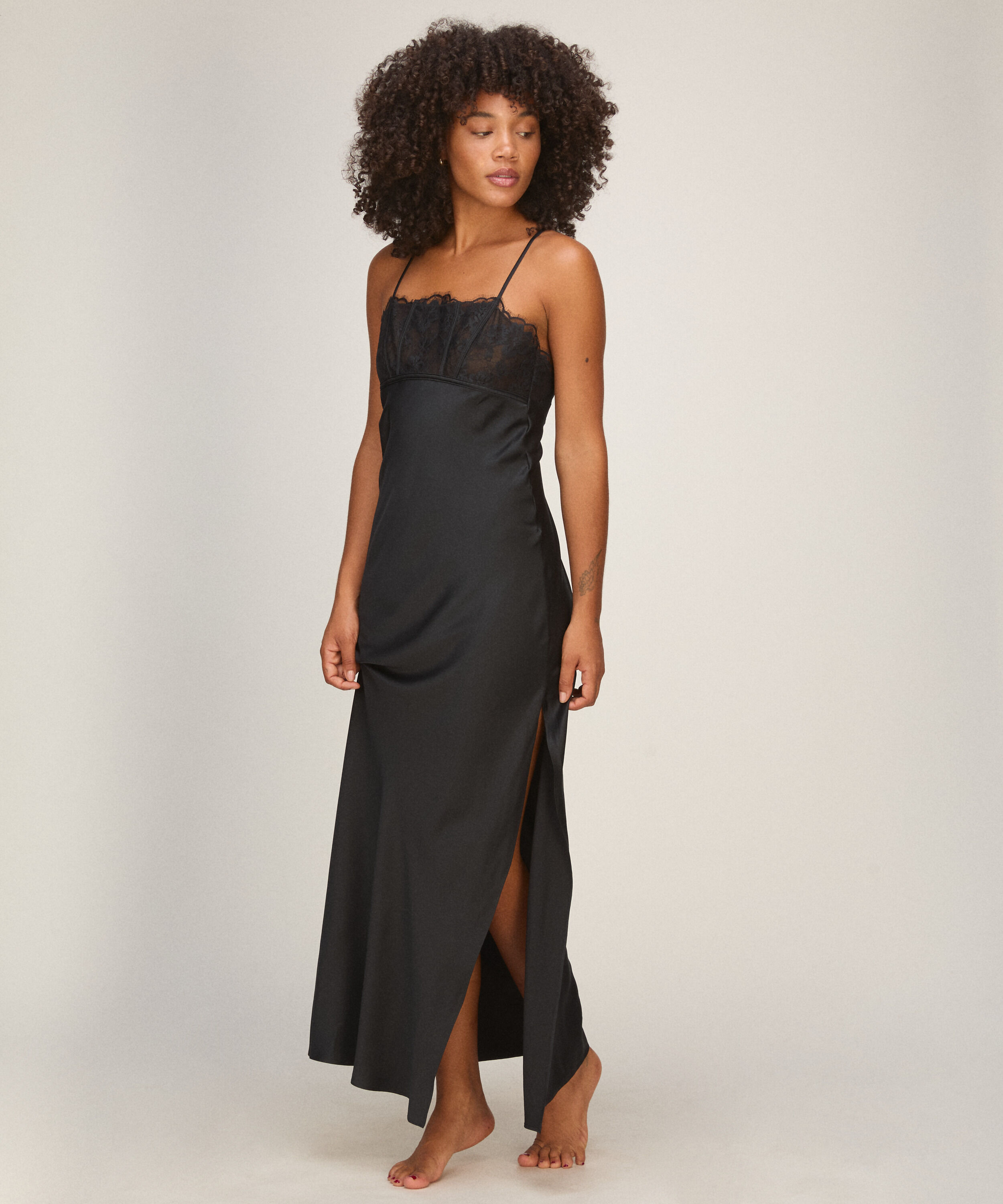 Lang Slipdress Lana, Svart Lang Slipdress Lana, Svart