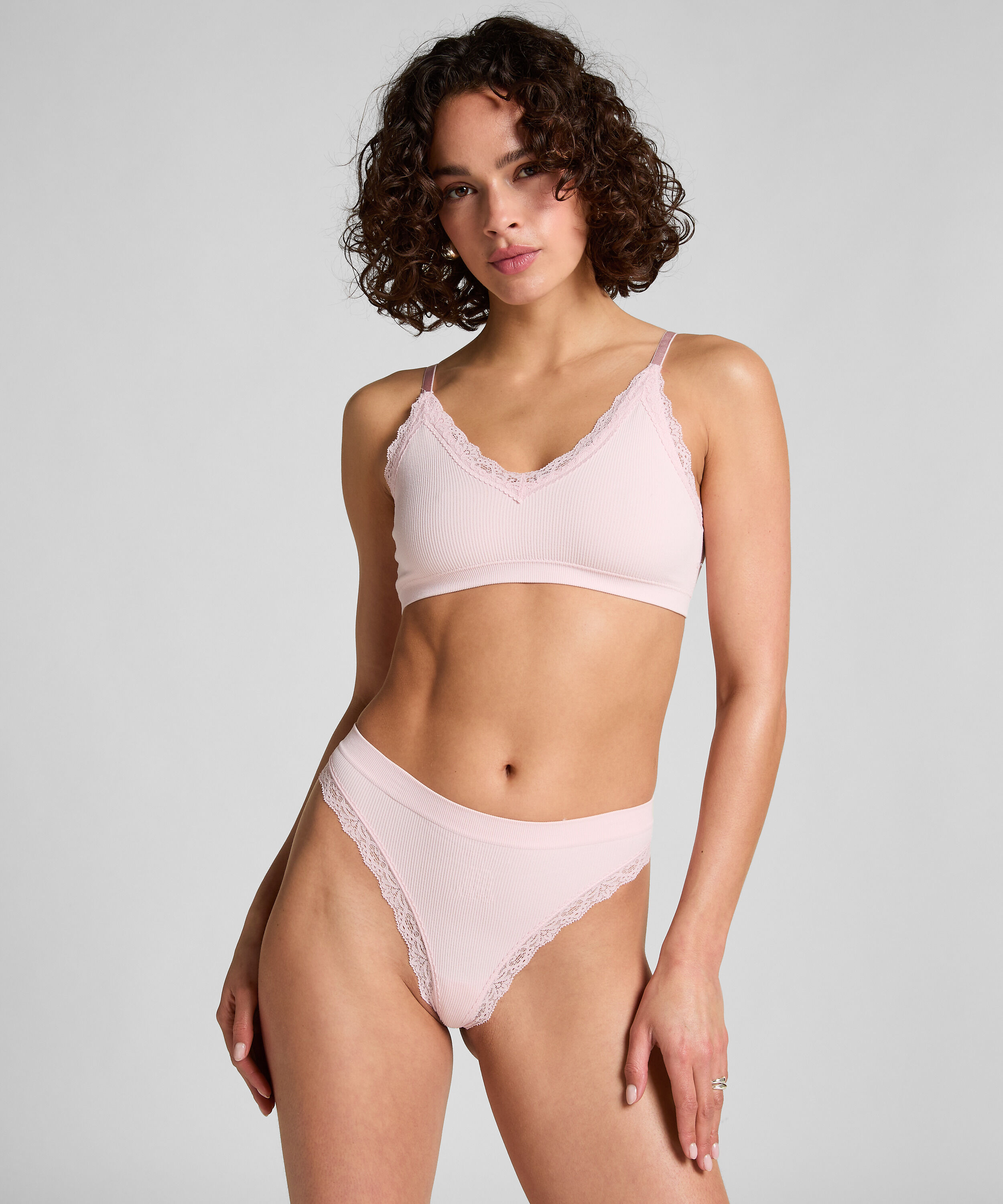 G-streng Lola, Rosa