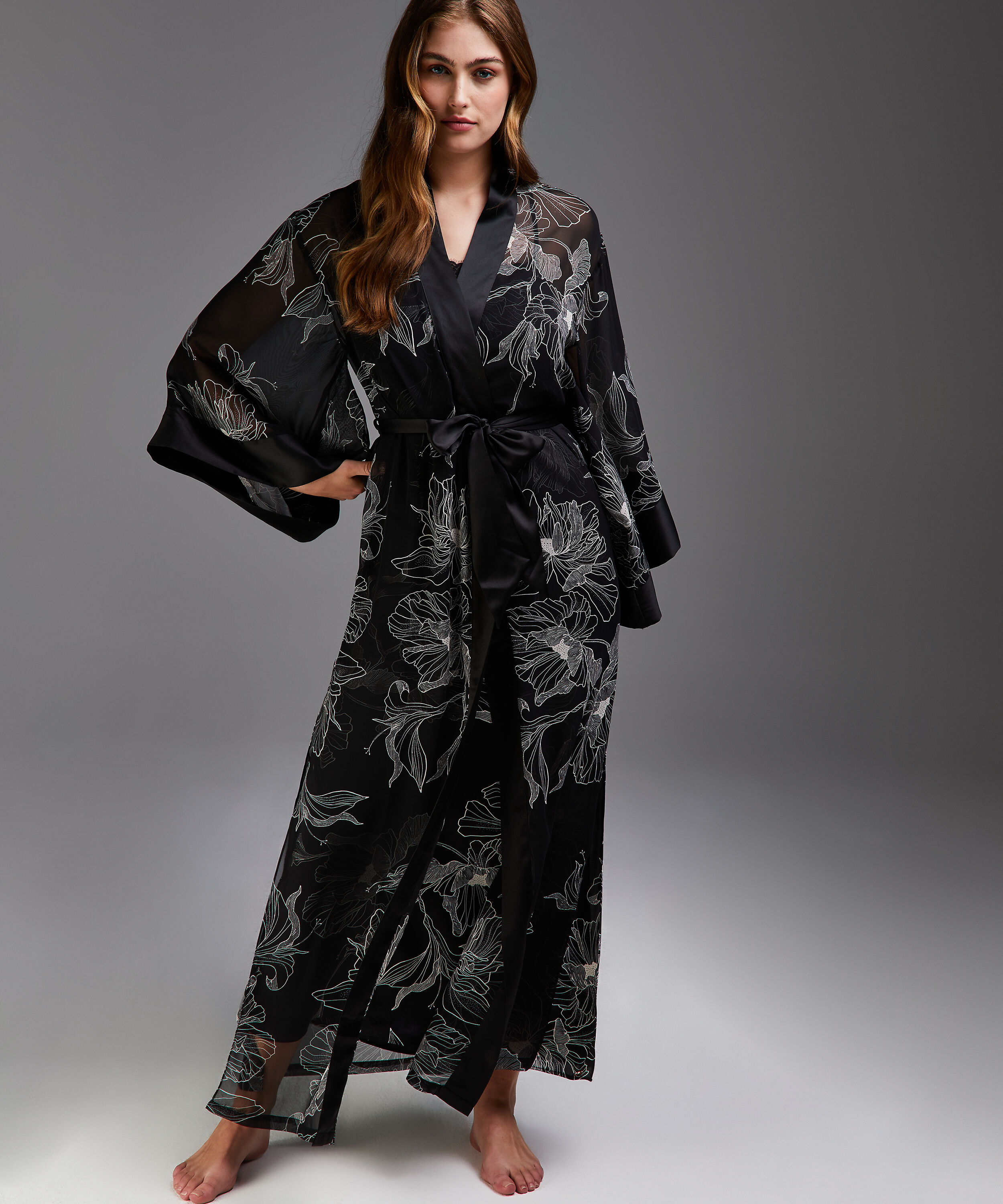 Lotus lang chiffonkimono, Svart