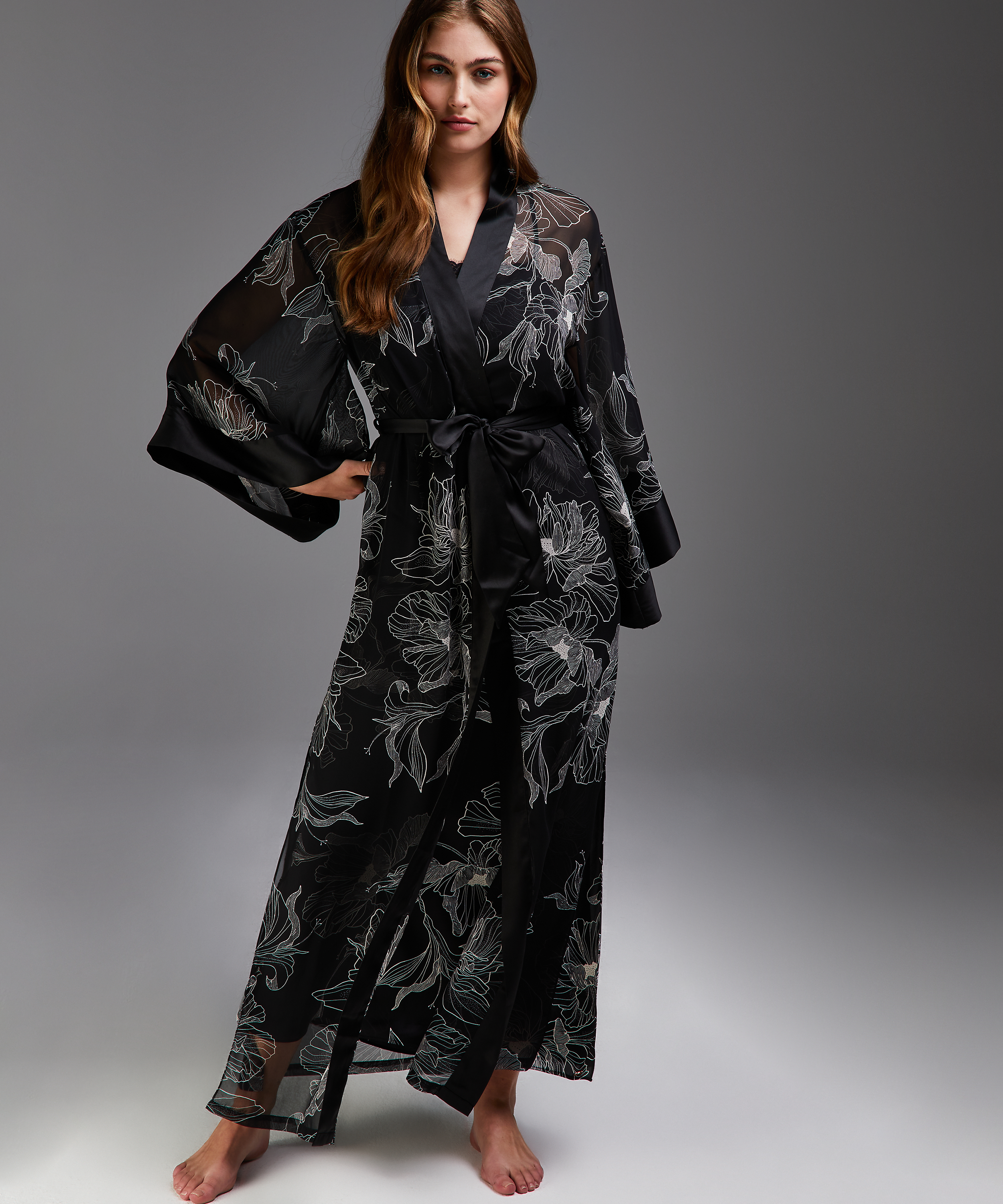 Lotus lang chiffonkimono, Svart, main