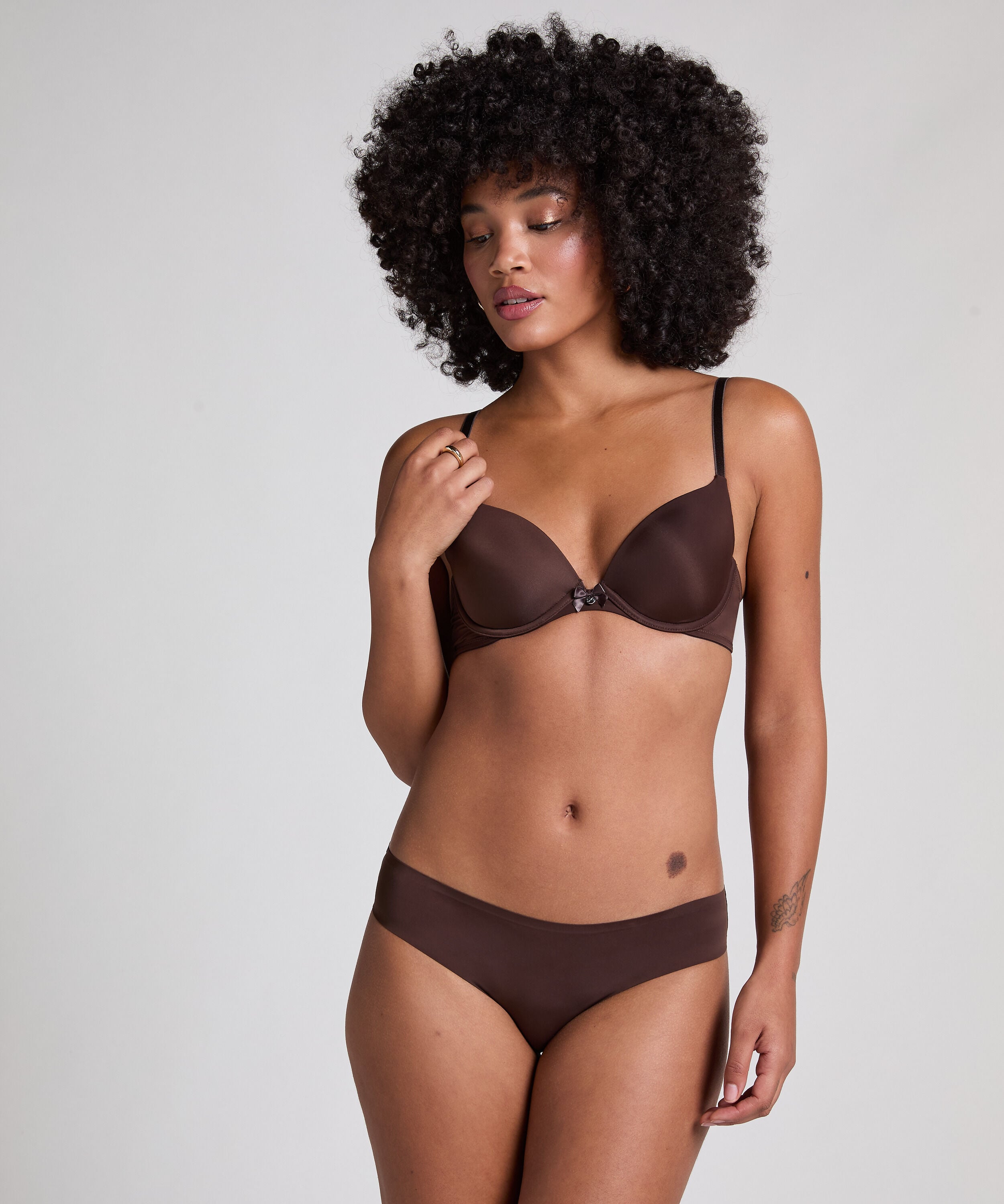 Invisible Brazilian, Brun Invisible Brazilian, Brun