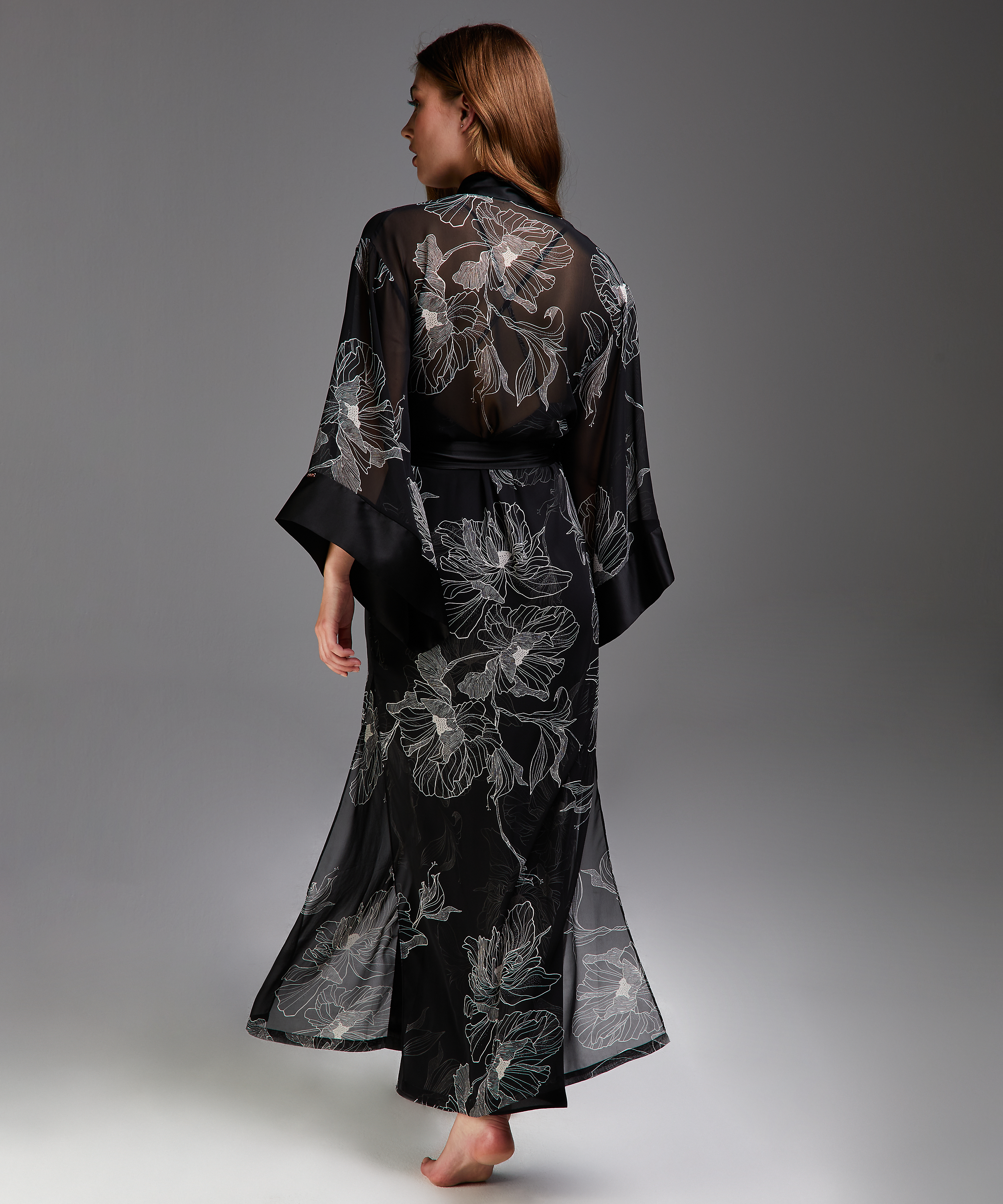 Lotus lang chiffonkimono, Svart, main