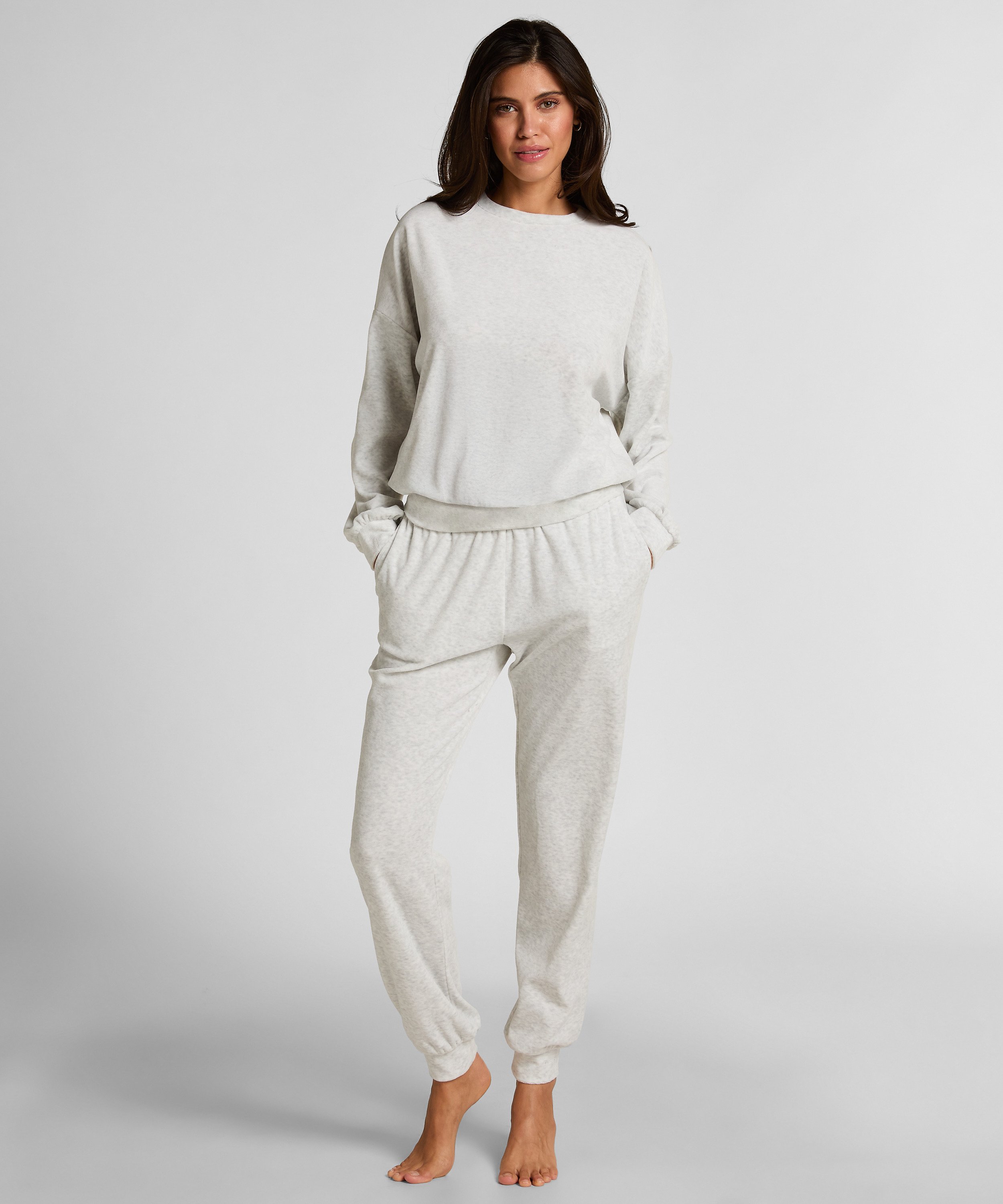 Velours Top, Gr&aring;, main