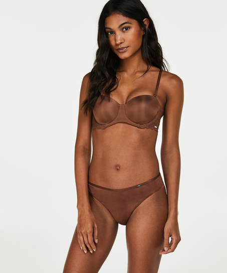 Angie Brazilian, Brun