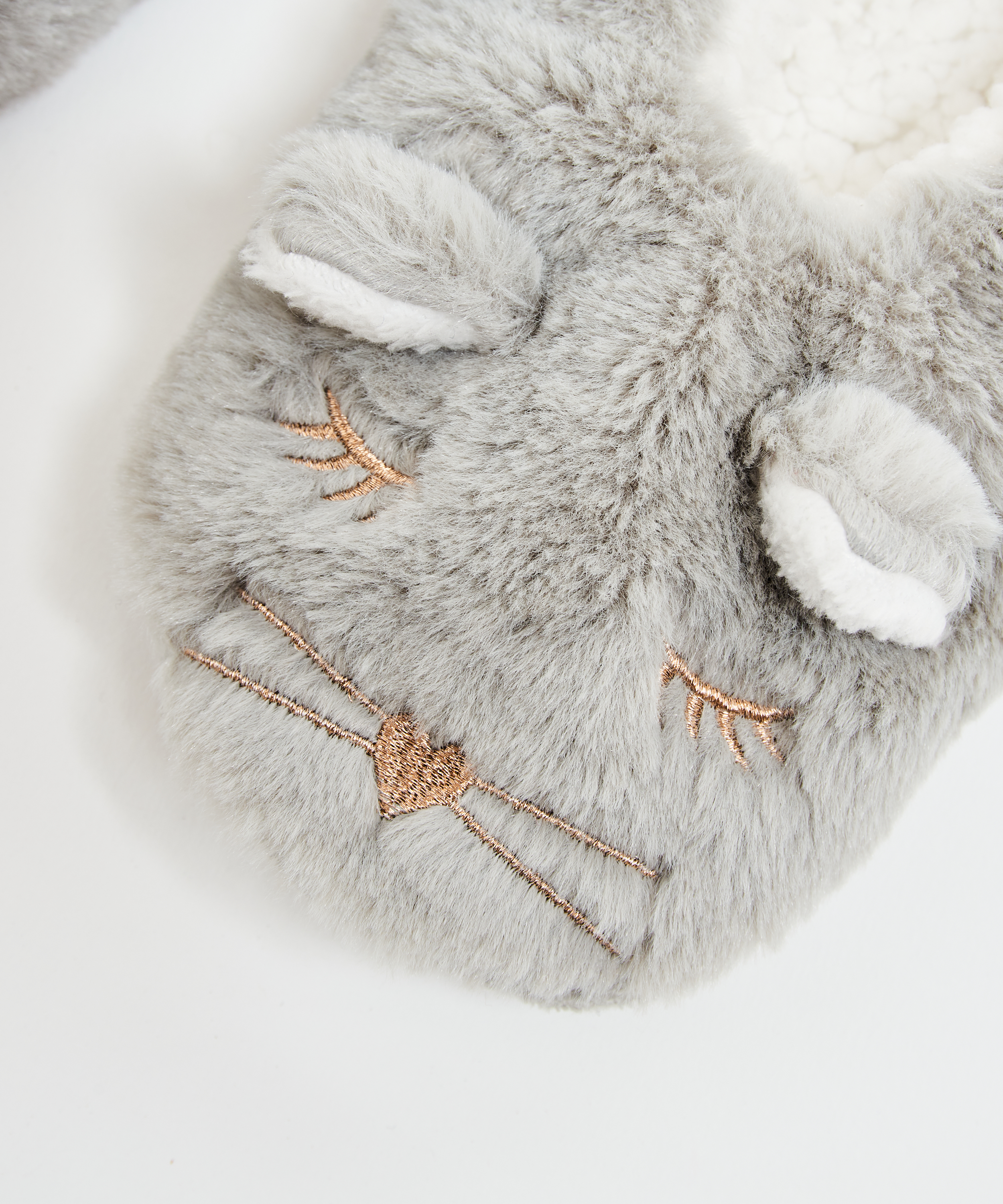 Slippers, Gr&aring;, main