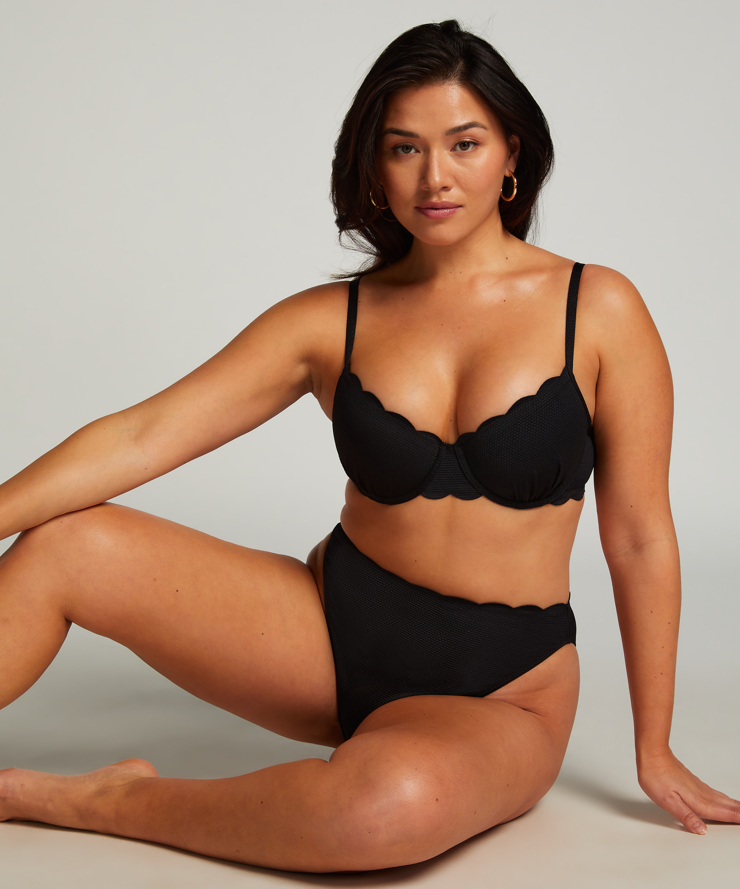 Polstret bikinitopp med bøyle Scallop, Svart, main