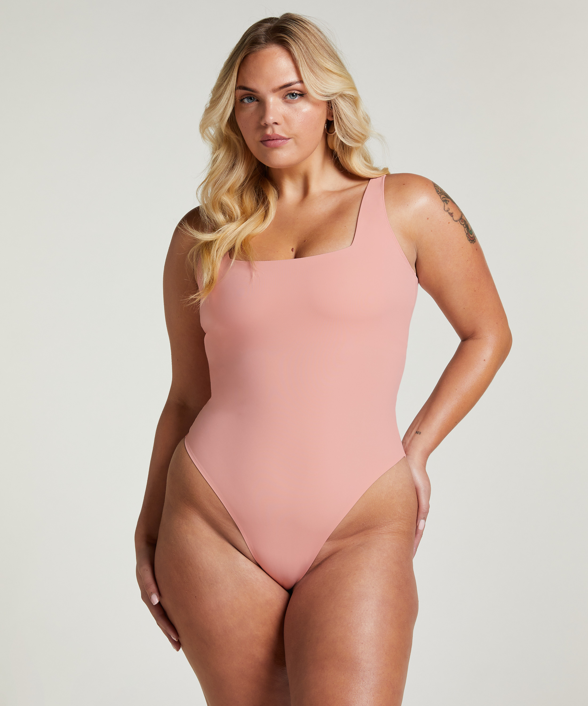 Smooth body, Rosa, main