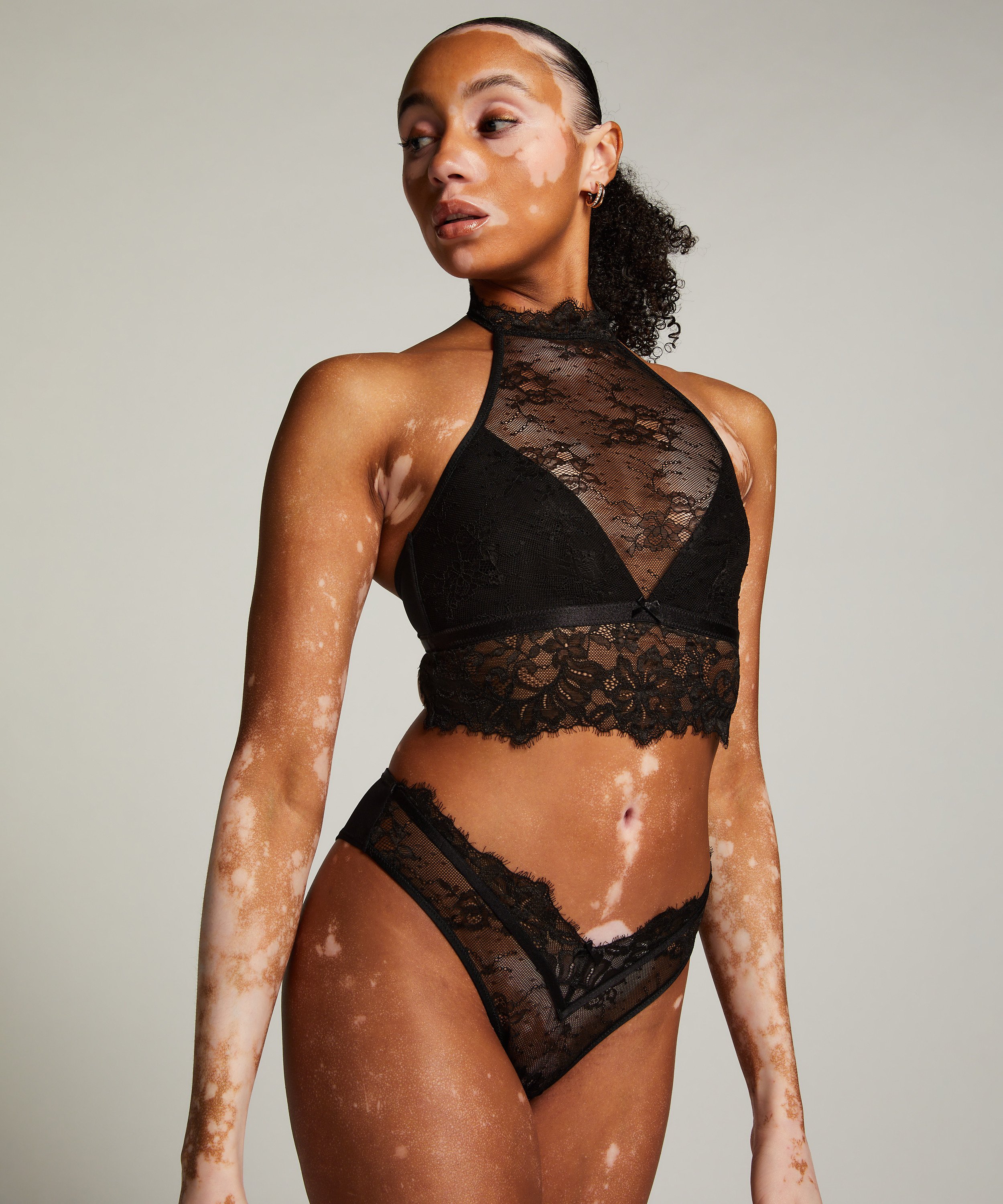 Brazilian Sarah, Svart, main