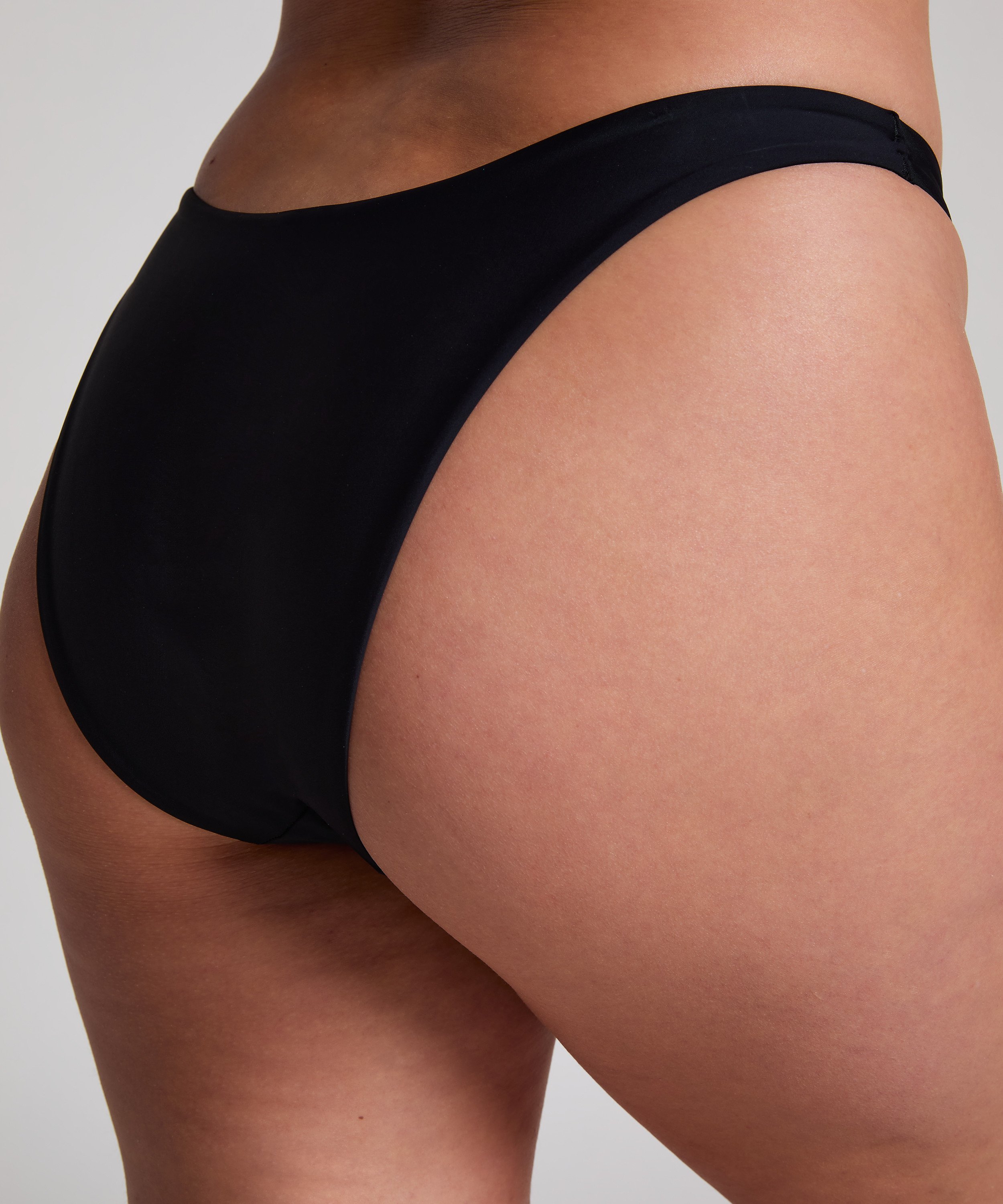 H&oslash;ykuttet Bikini Underdel Luna, Svart, main