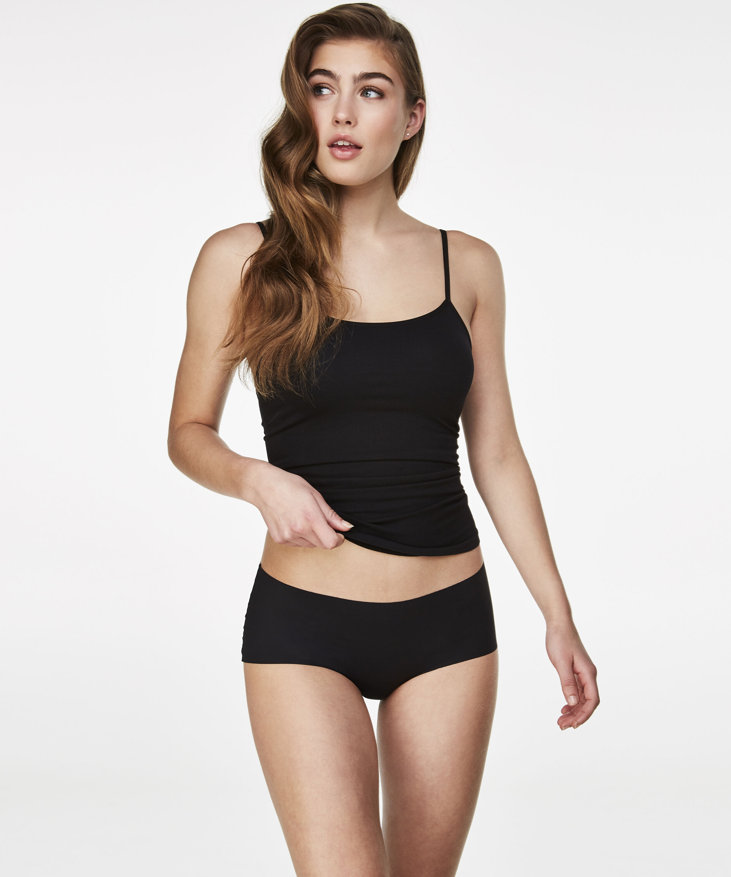 Usynlig shorts, Svart