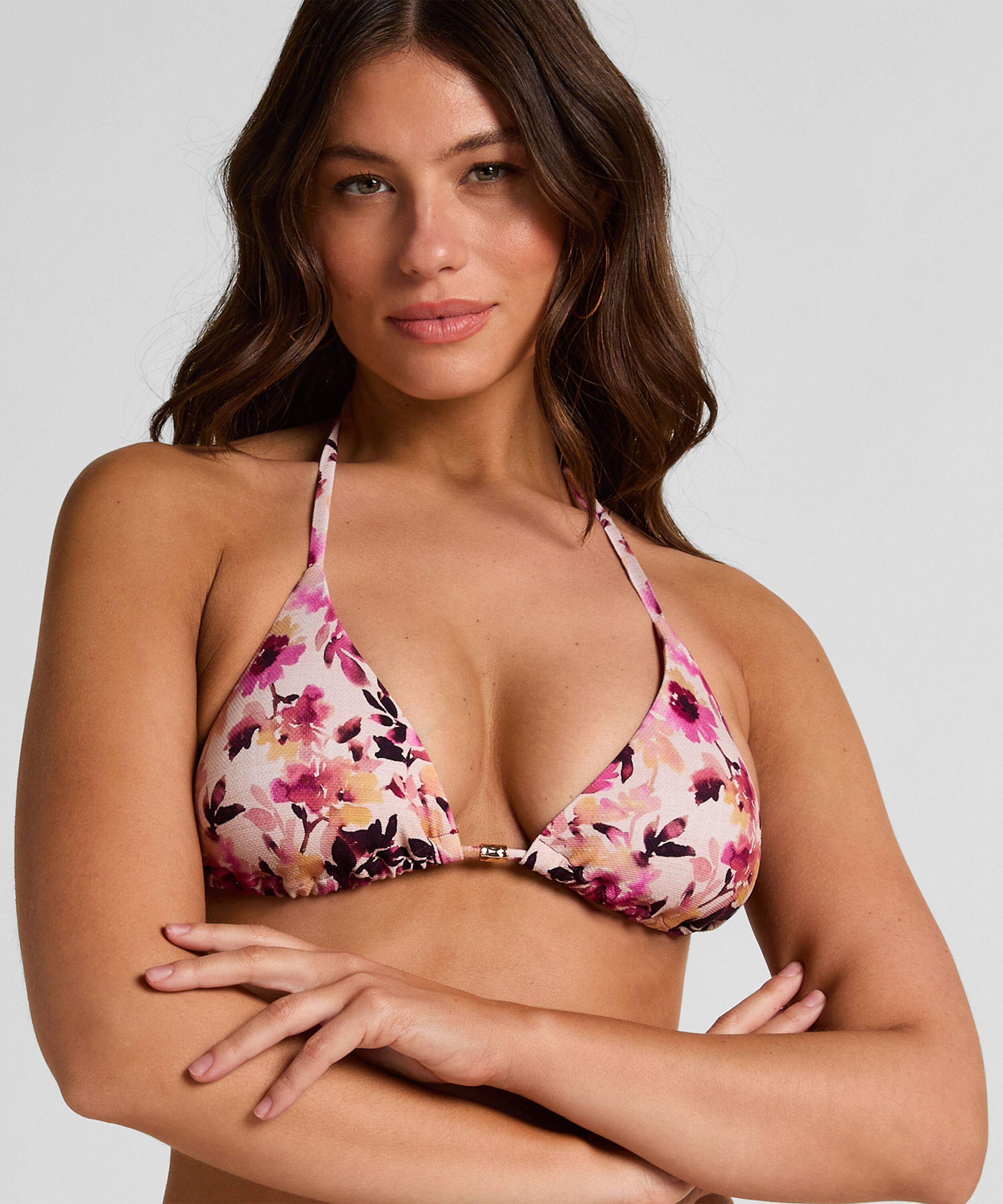 Lagos Triangel Bikinitop - Blomstermønster med Gulldetaljer, Beige Lagos Triangel Bikinitop - Blomstermønster med Gulldetaljer, Beige
