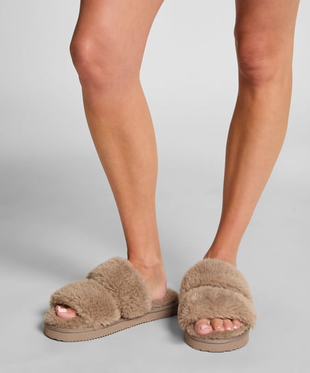 Lauren Slippers, Gr&aring;