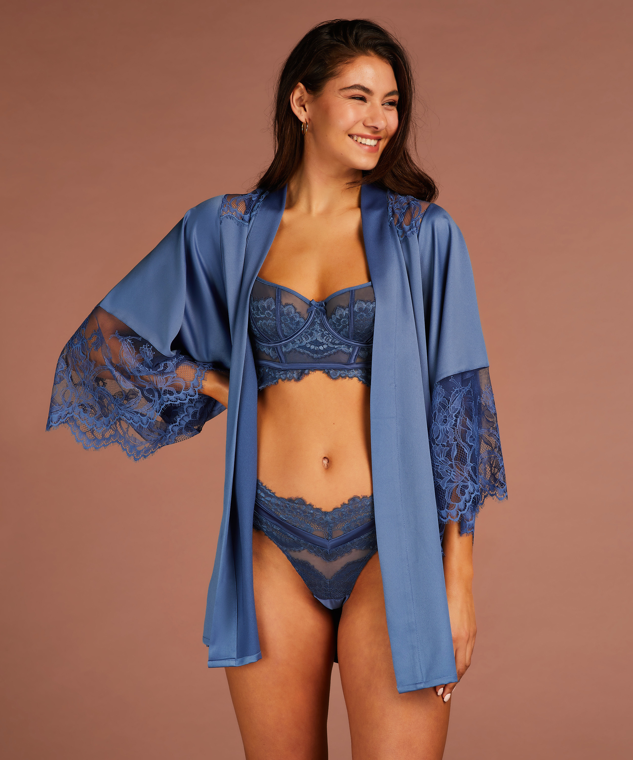 Sophia kimono, Bl&aring;, main