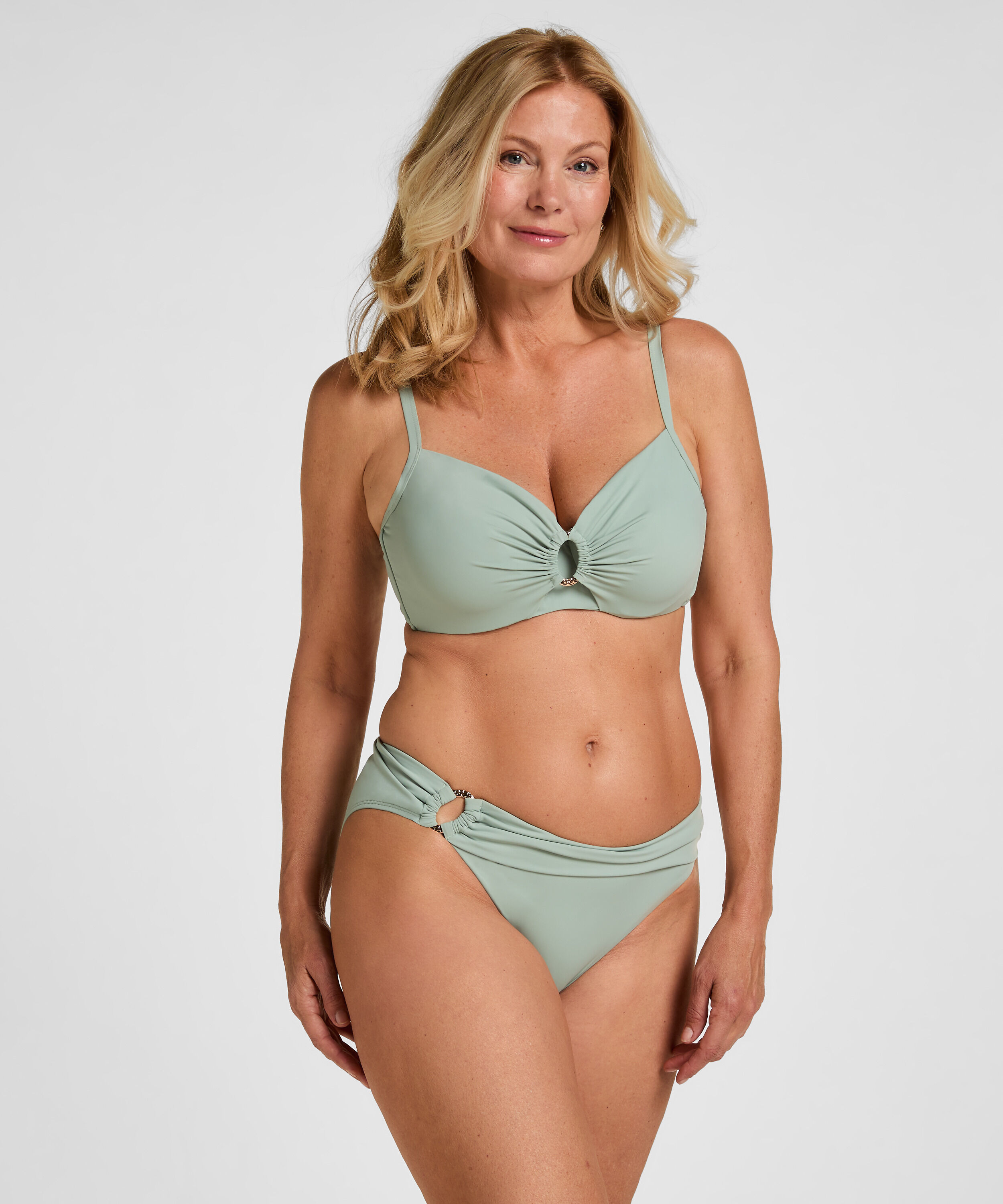 Luxe upolstret bikinitopp med spiler