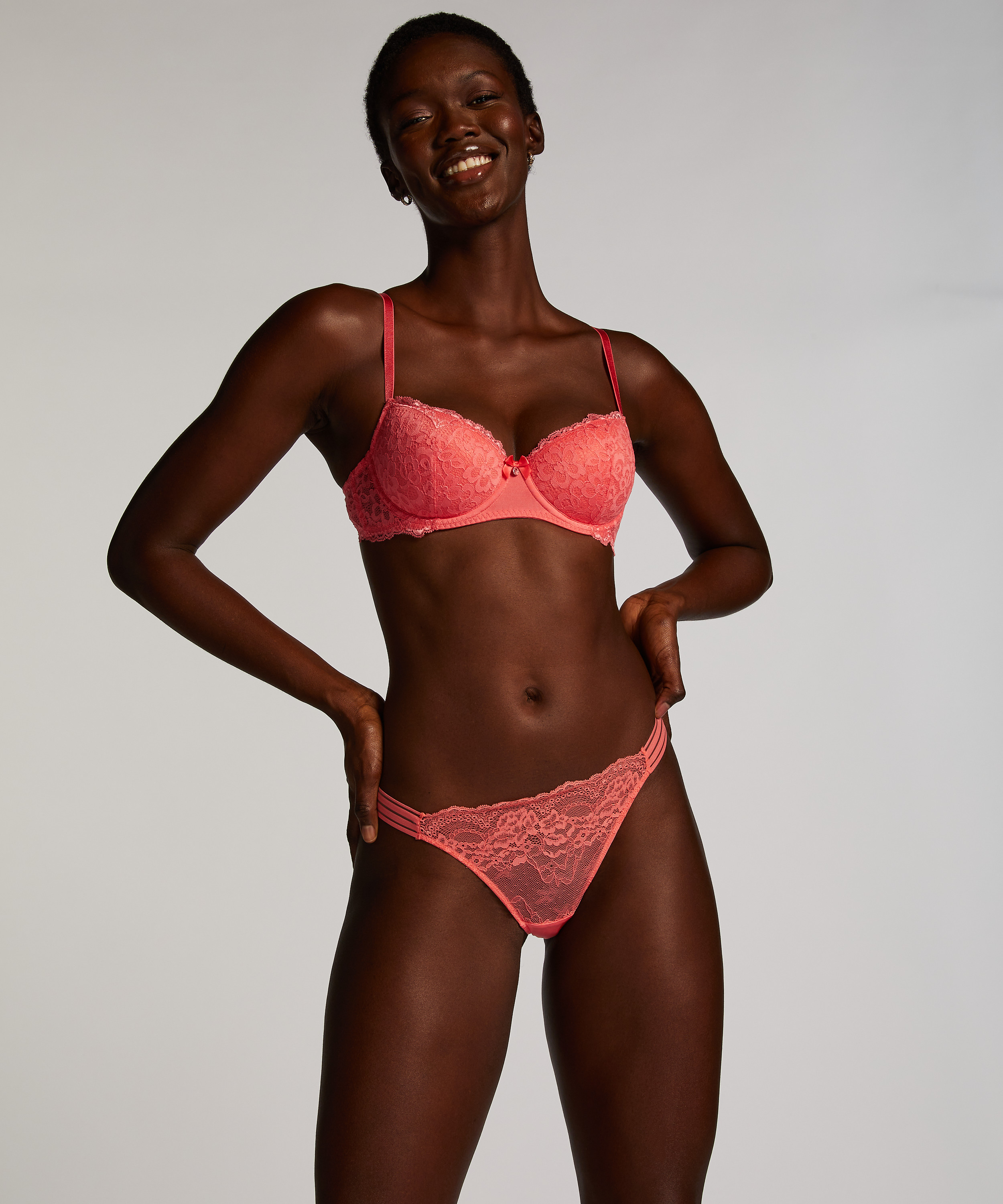 G-streng Sully, Rosa, main