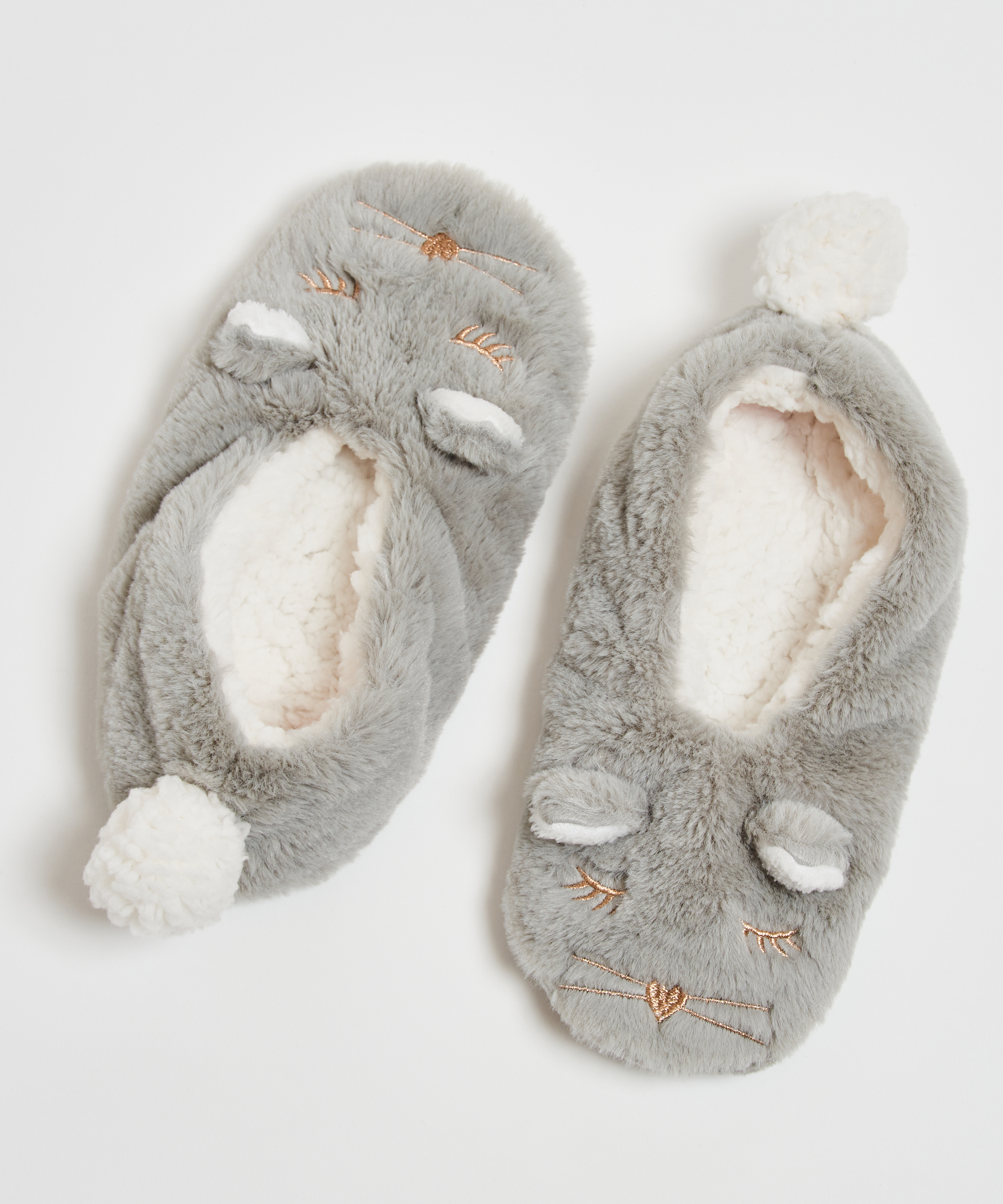 Slippers, Gr&aring;, main