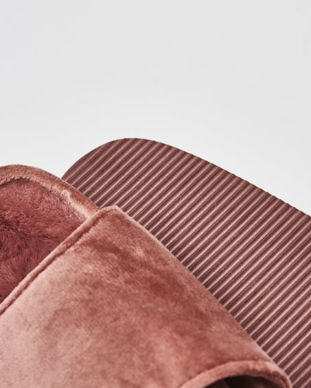 Velurt&oslash;fler i fuskepels, Rosa