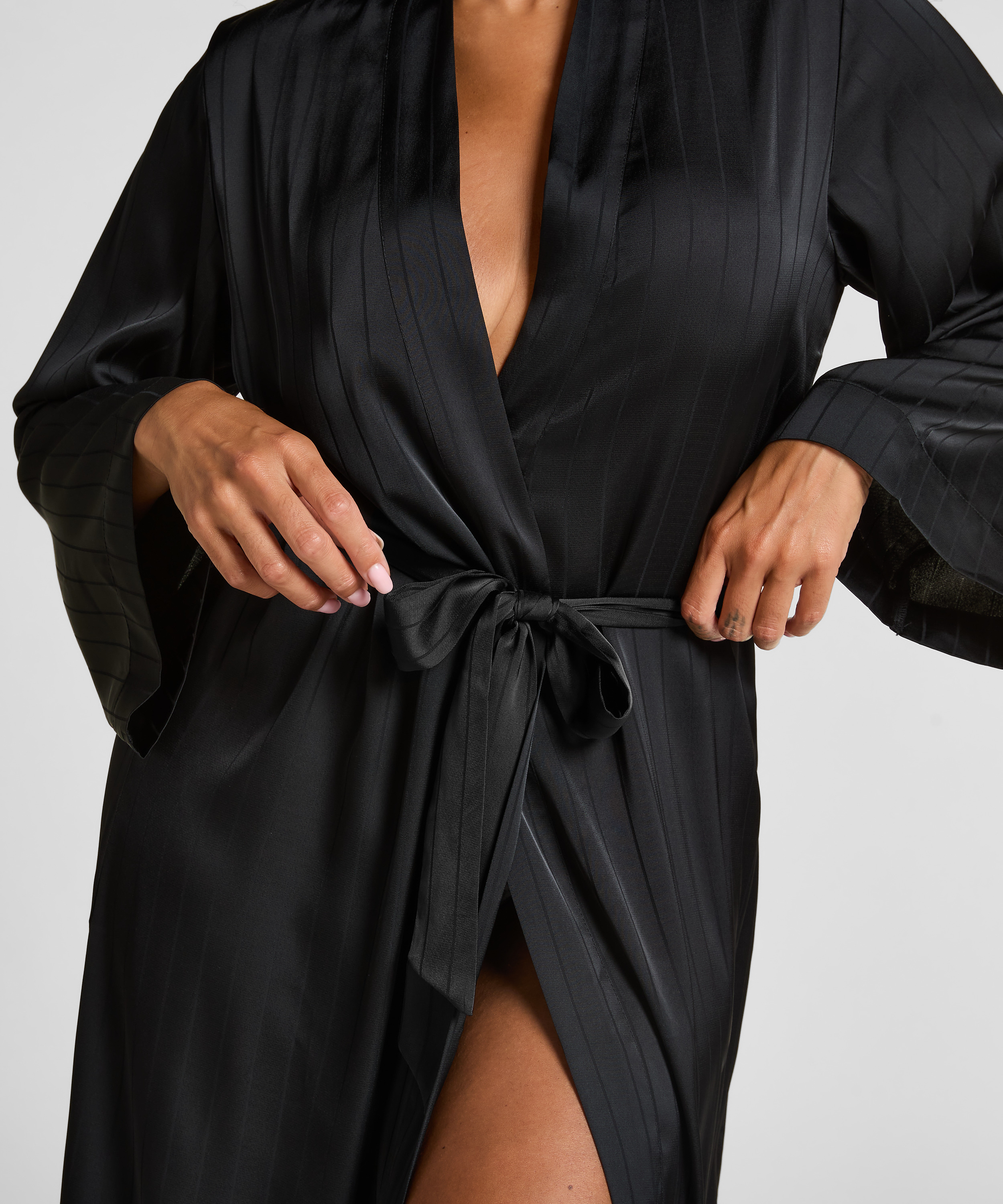 Sateng Pinstripe Kimono, Svart, main