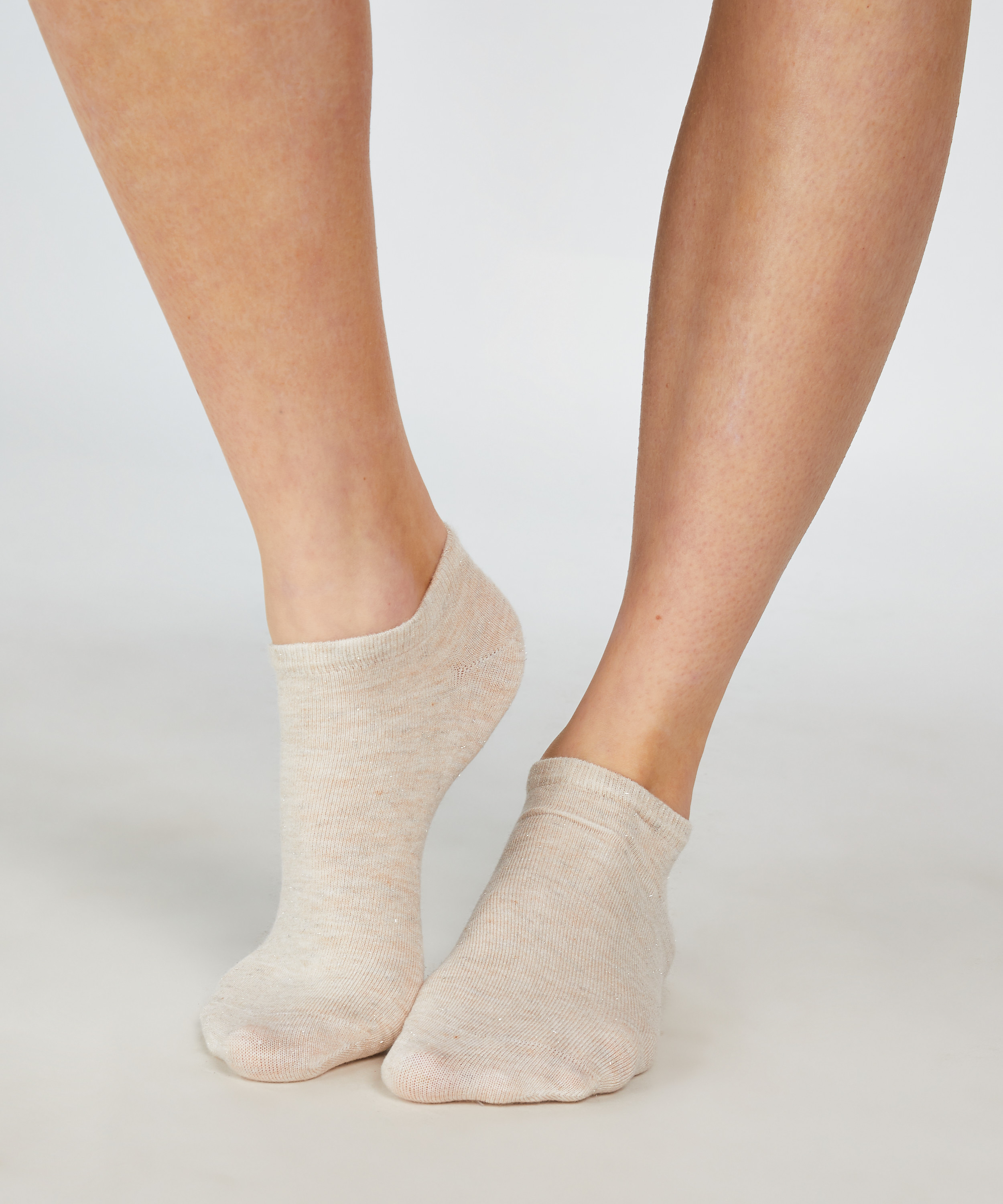 To par sokker, Gul, main