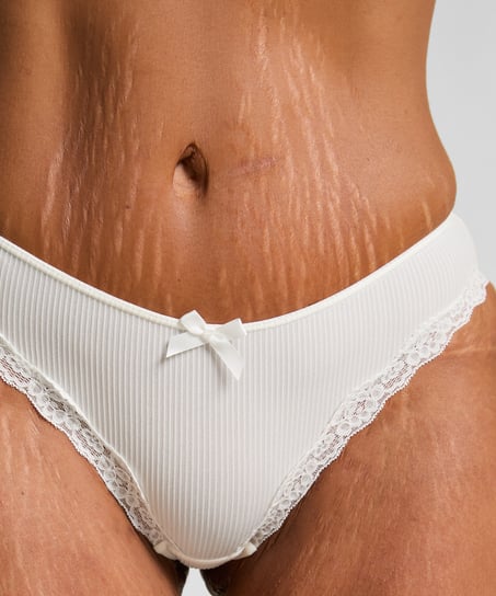 Brasiliansk truse Lola, Hvit