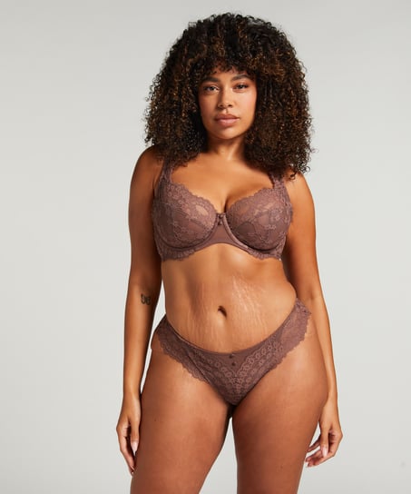 Brasiliansk truse Daisy, Brun