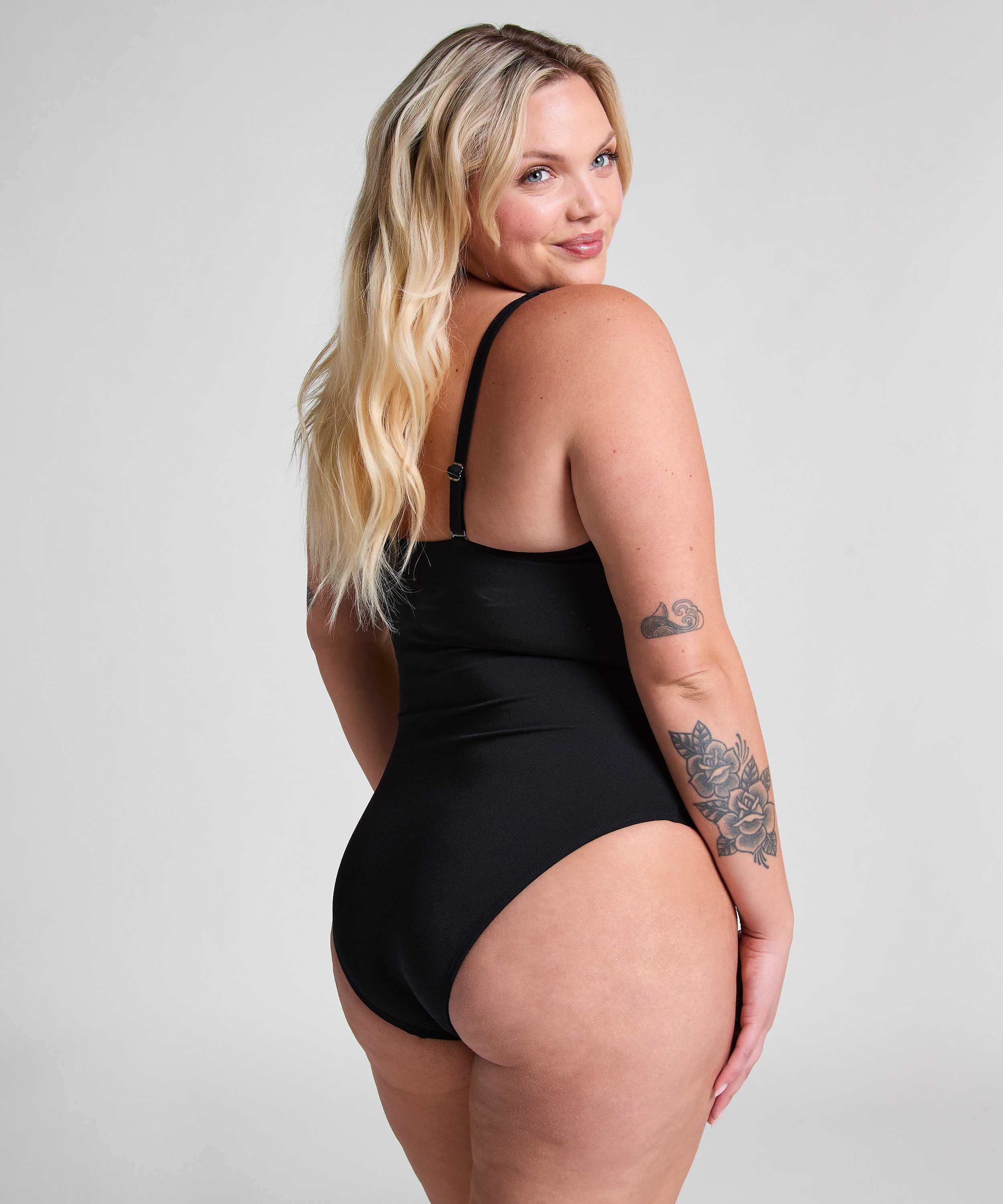 Badedrakt Shaping Scallop, Svart, main