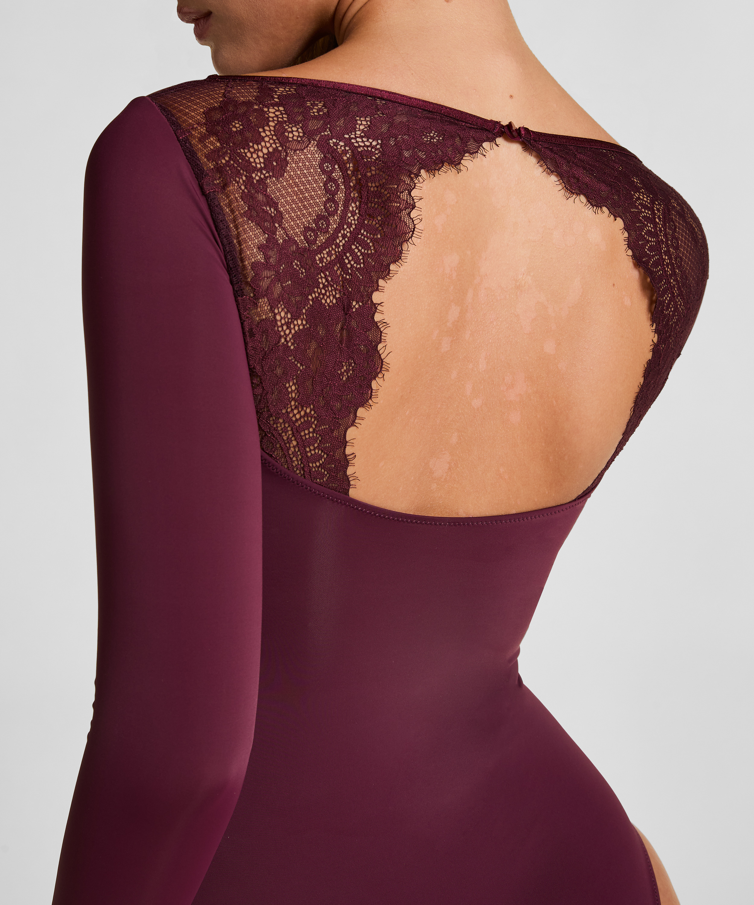 Body Becky, Rød, main