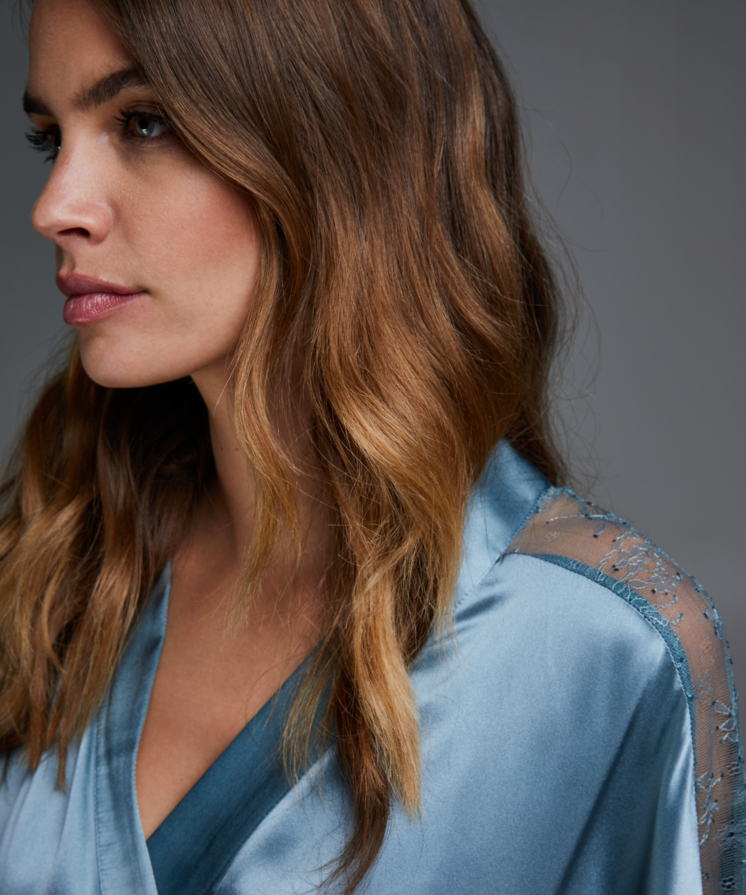 Silkekimono med blonder, Blå, main