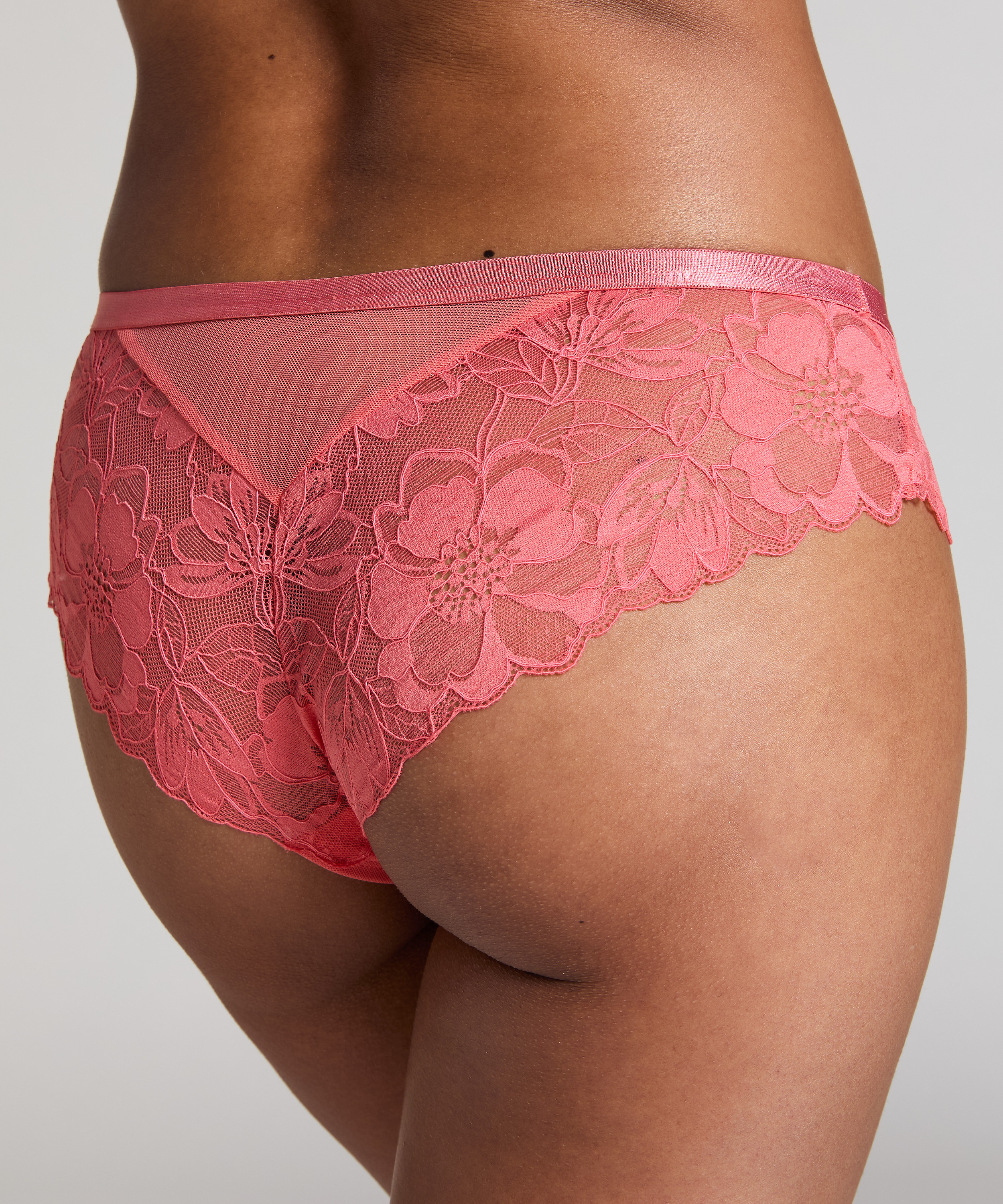 Brasiliansk truse Sophia, Rosa, main