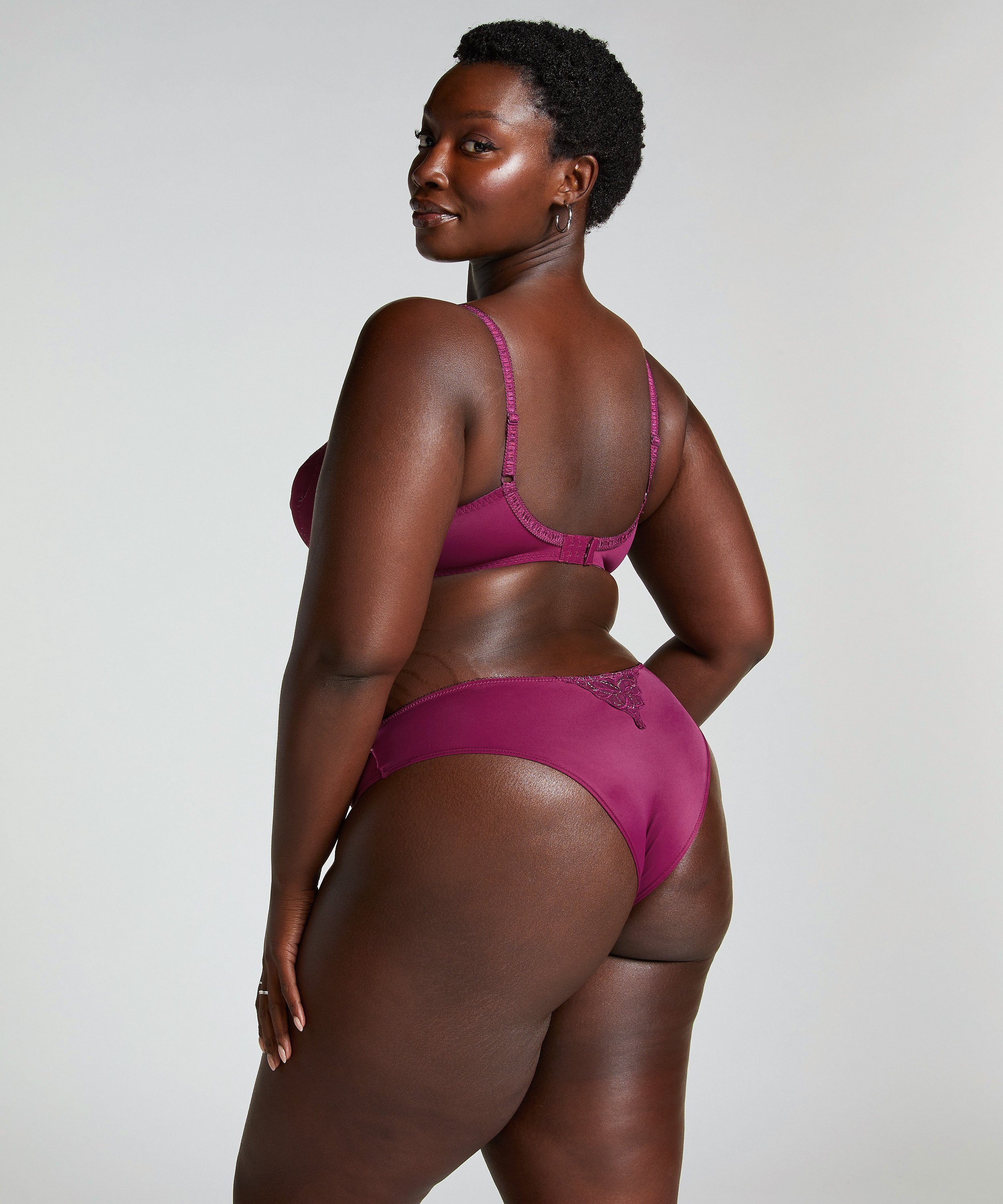 Brazilian Diva, Lilla, main