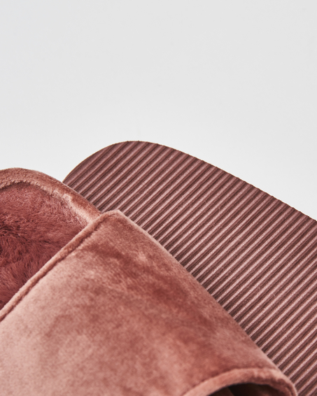 Velurt&oslash;fler i fuskepels, Rosa