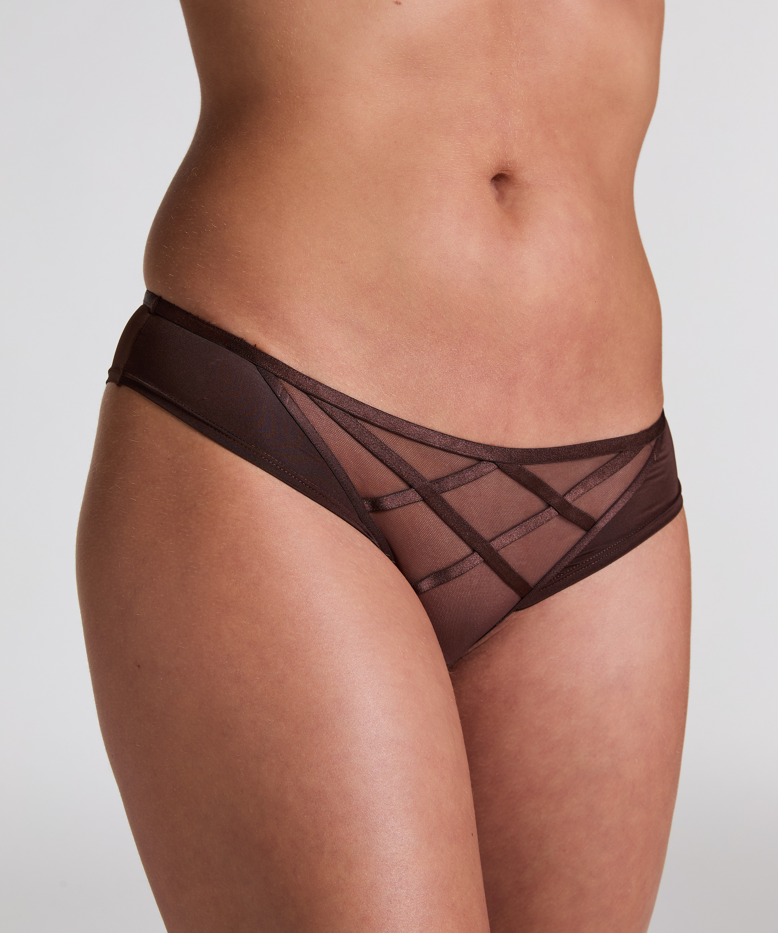 Rianne Brazilian, Brun, main