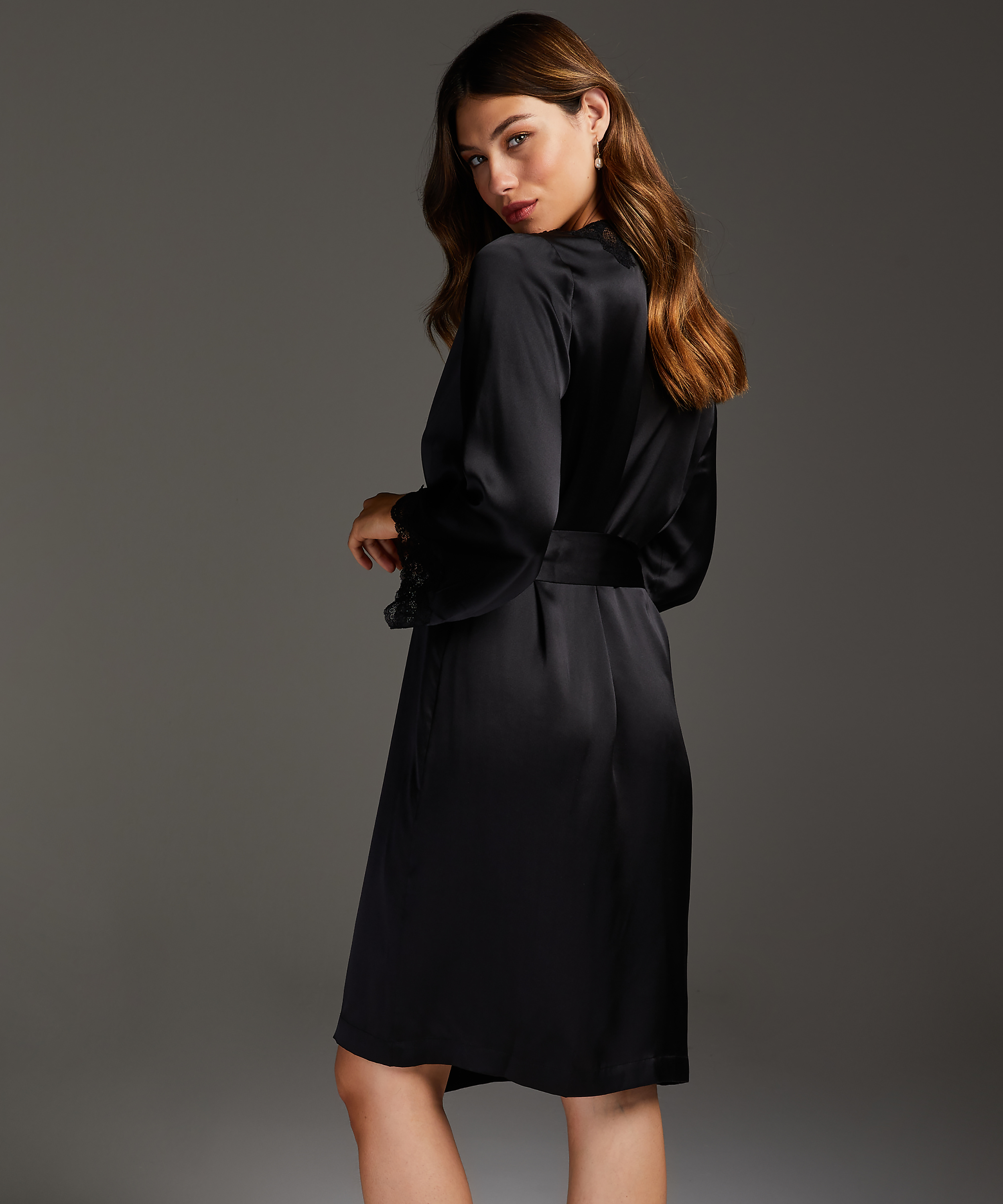 Silkekimono med blonder, Svart, main