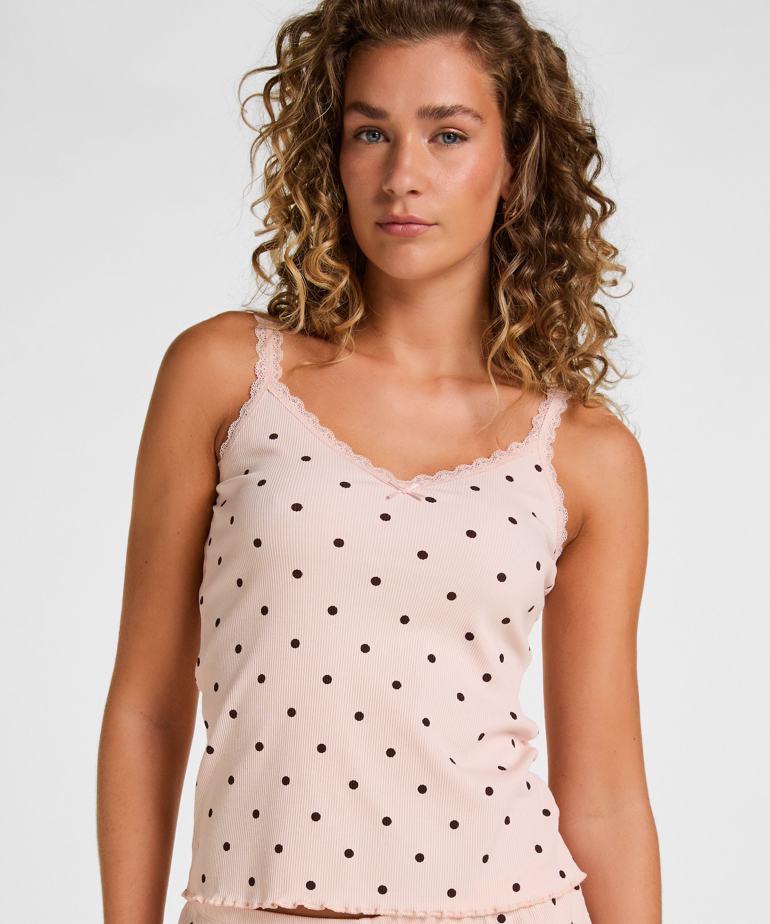 Singlet i Ribbet Jersey med Blonder