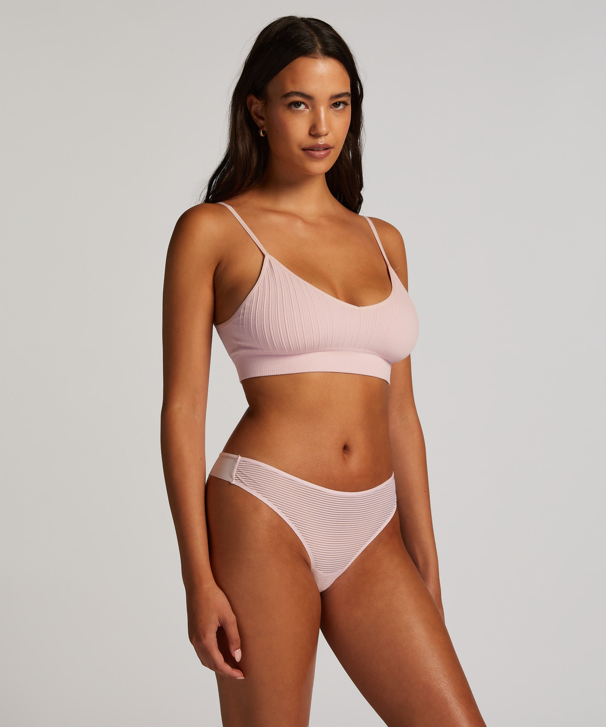 Usynlig thong i stripemesh, Rosa