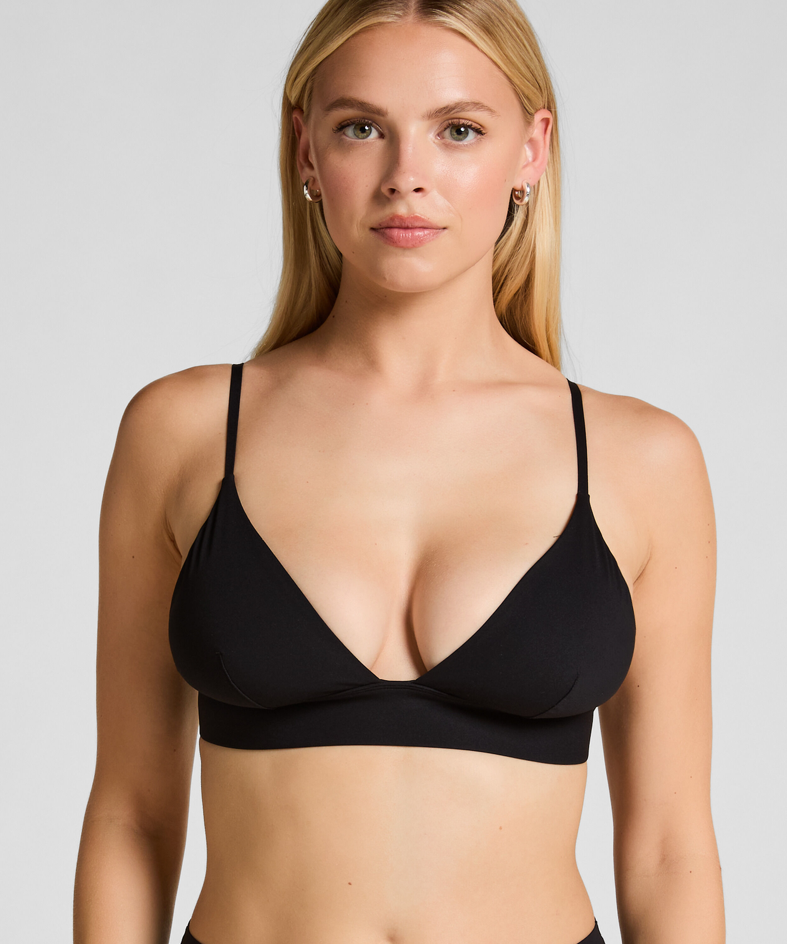 Triangle Bralette Smooth, Svart Triangle Bralette Smooth, Svart