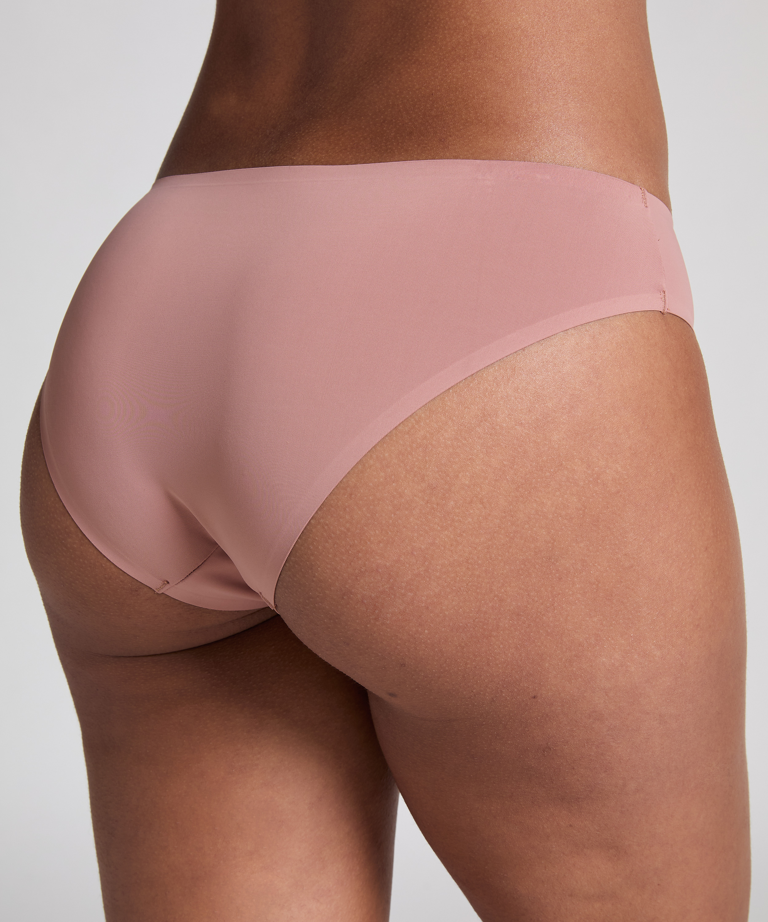 Invisible Brazilian, Brun, main