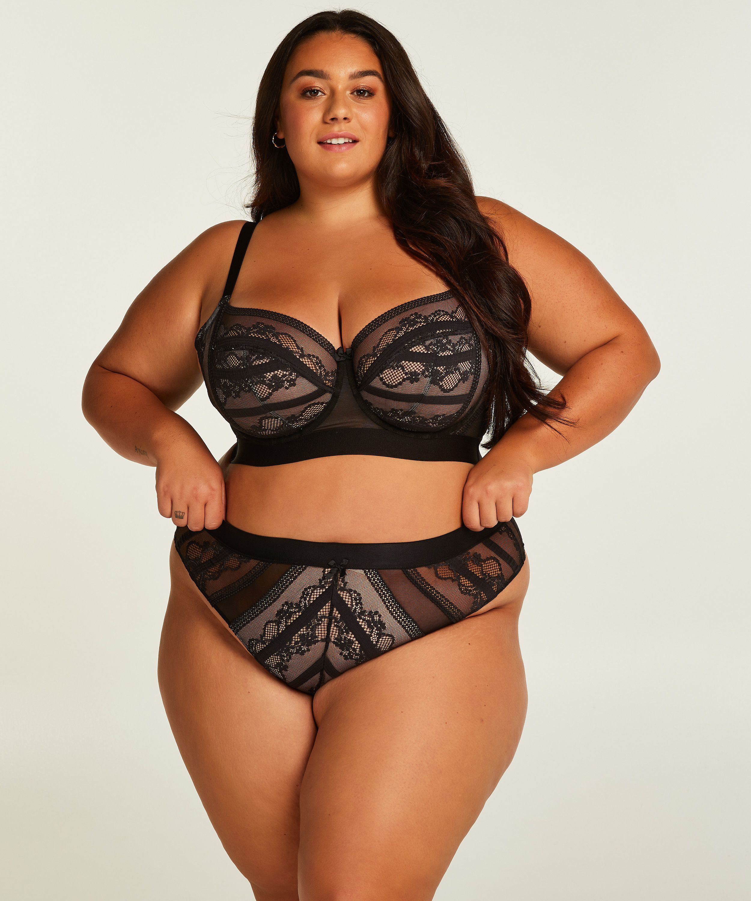 Cleo stringtrusen, Svart, main