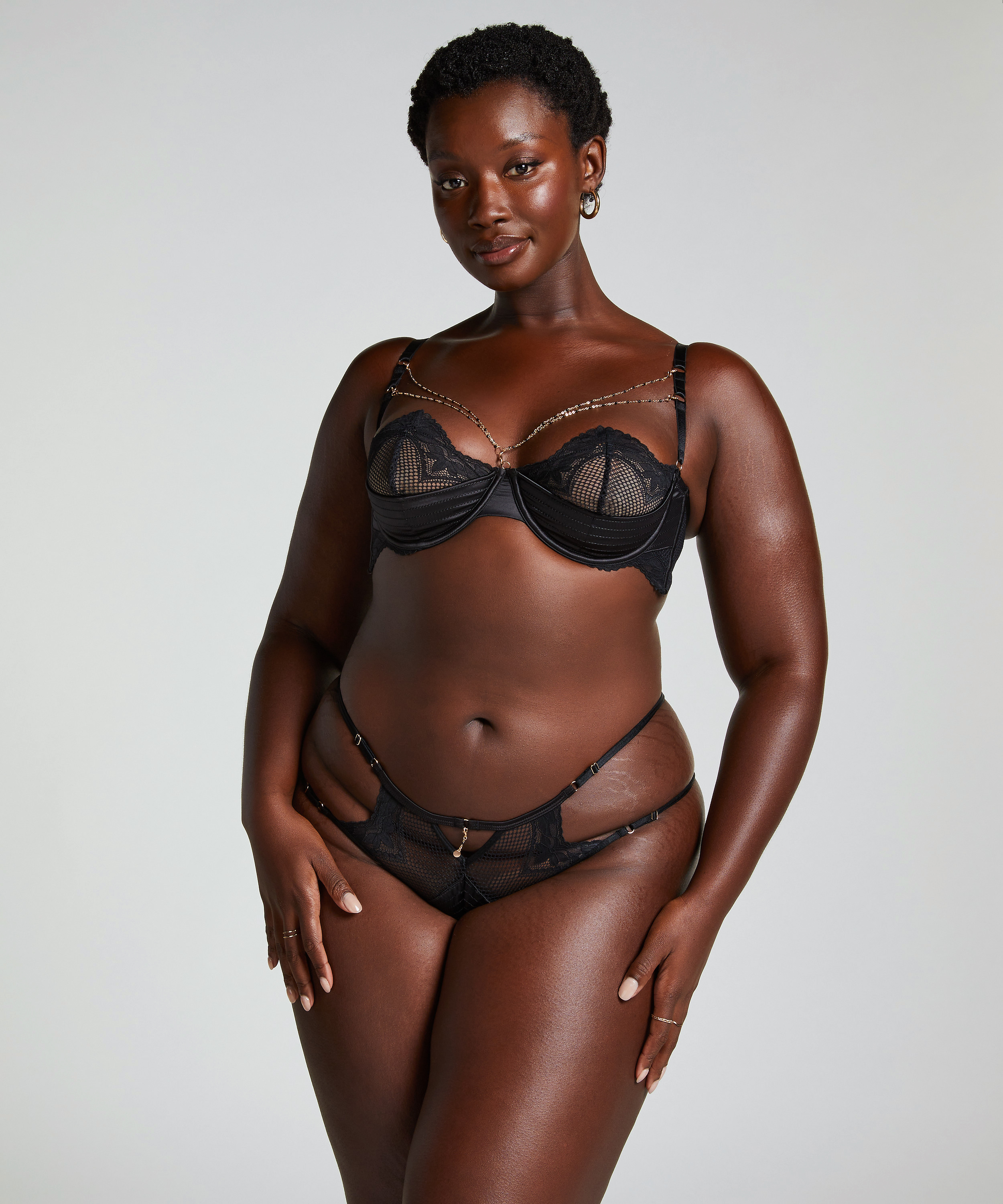 Brazilian Belladonna, Svart, main