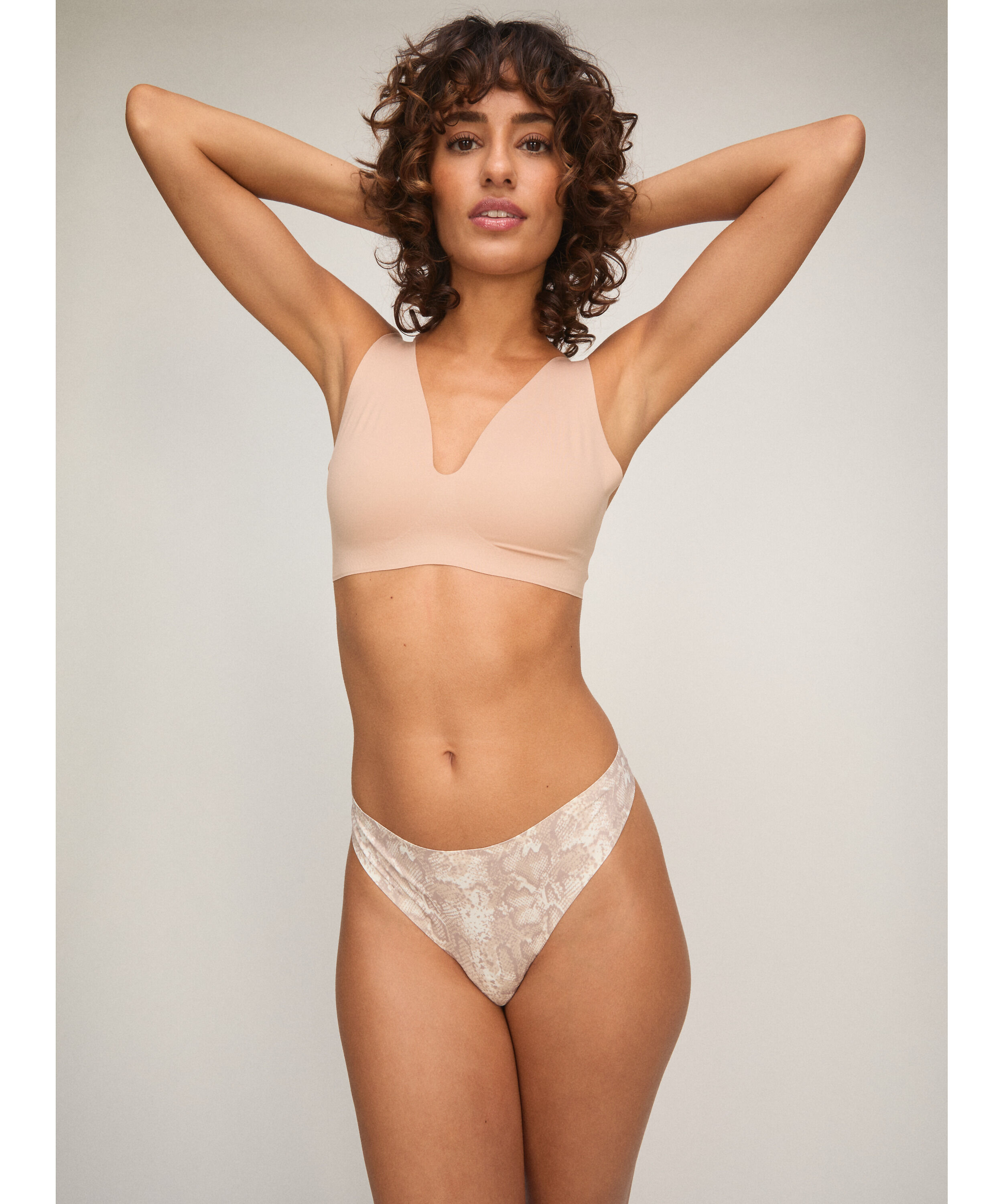 Usynlig grunnleggende thong, Beige