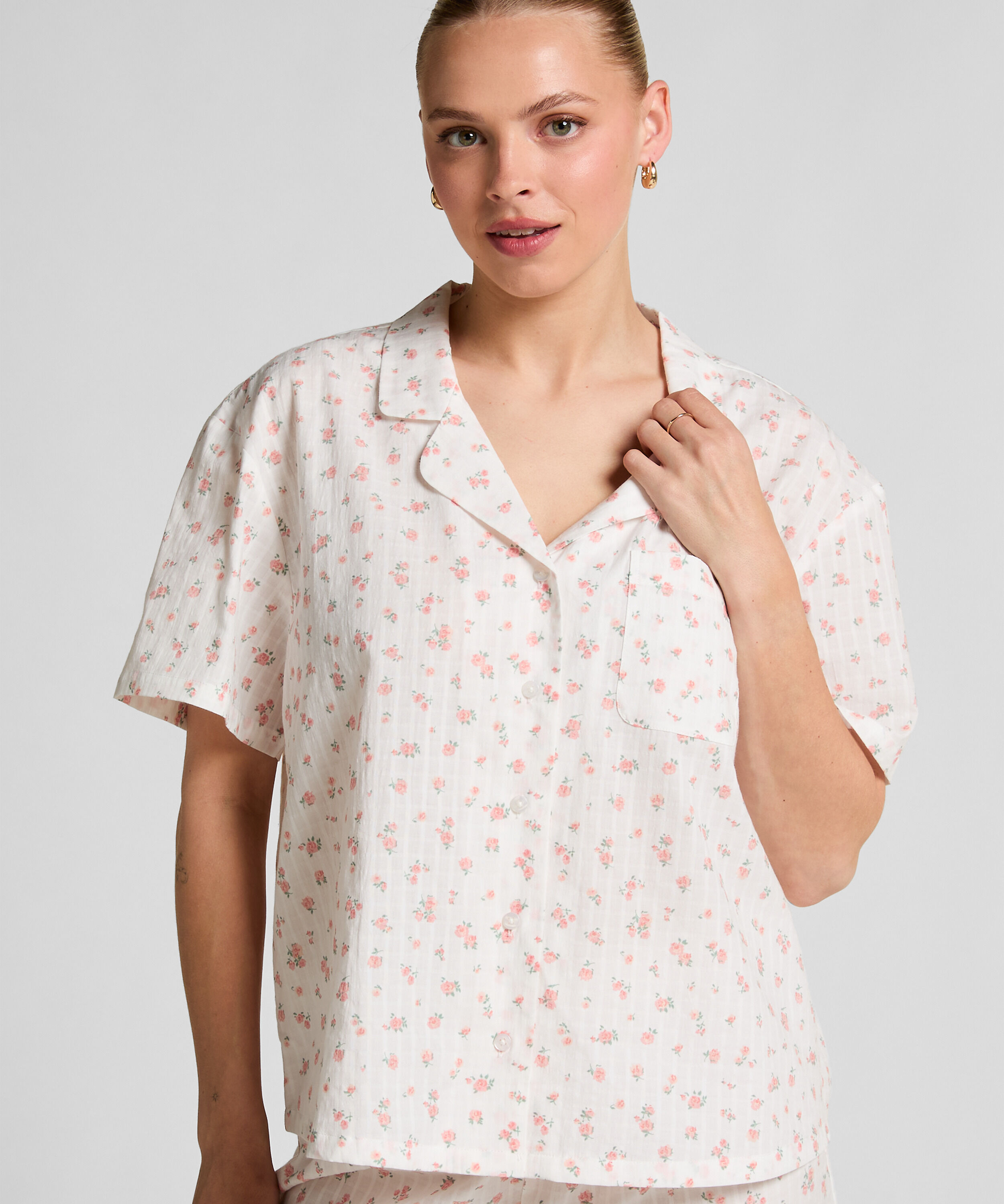 Pyjamasjakk, Hvit
