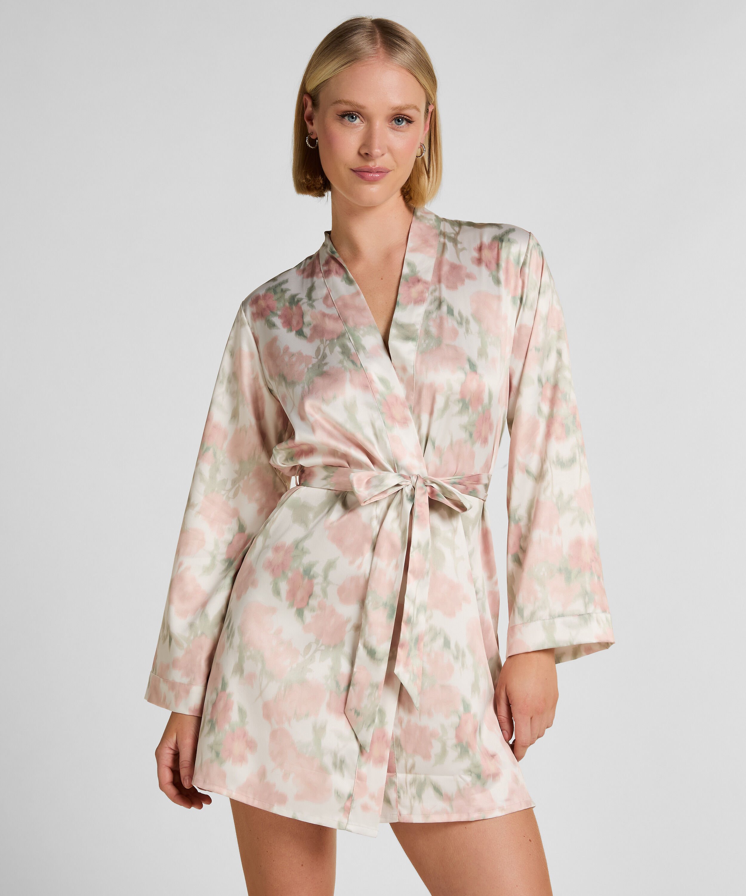 Sateng Kimono med Blomstermønster, Hvit Sateng Kimono med Blomstermønster, Hvit