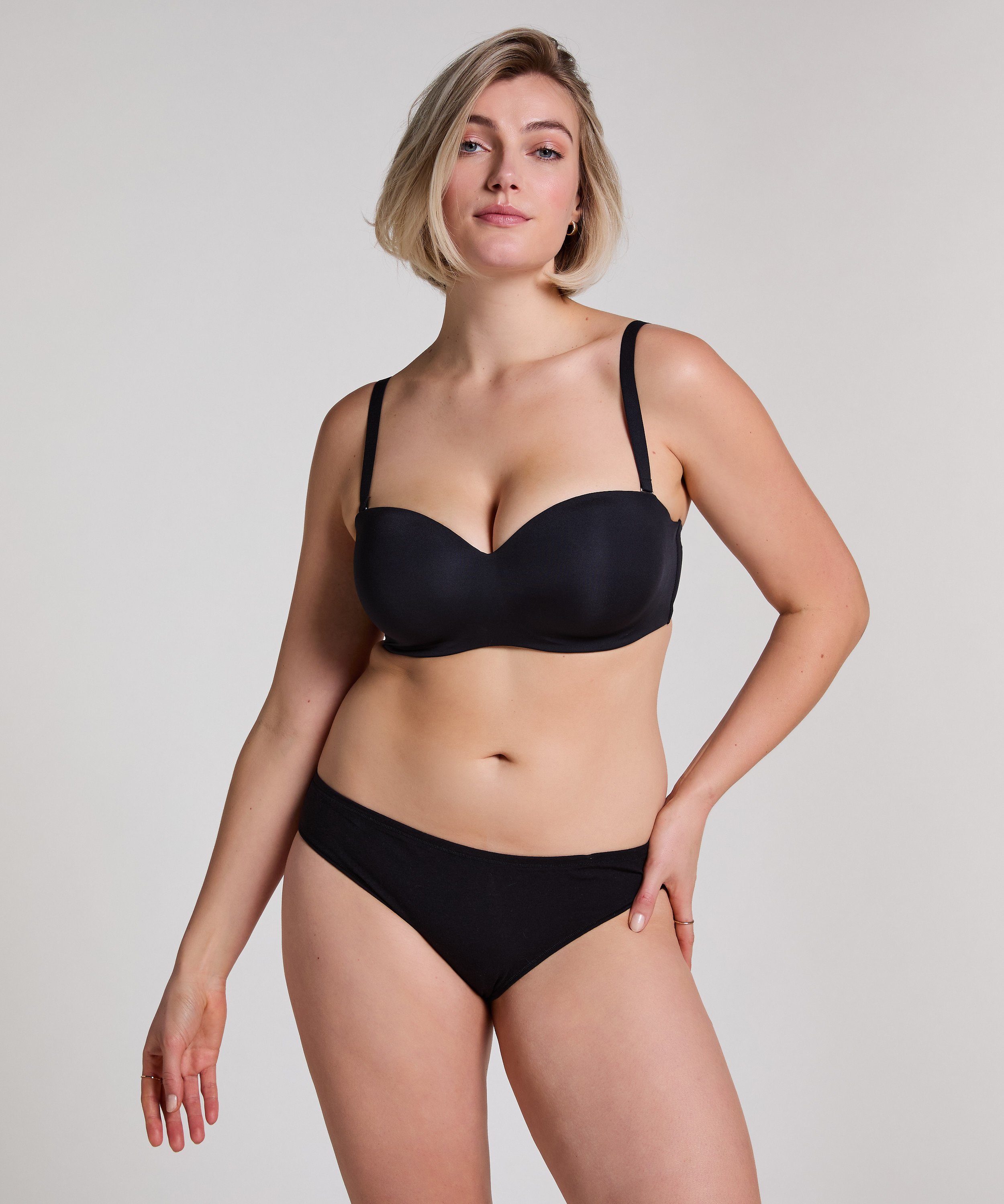 Usynlig Kira Rio, Svart, main