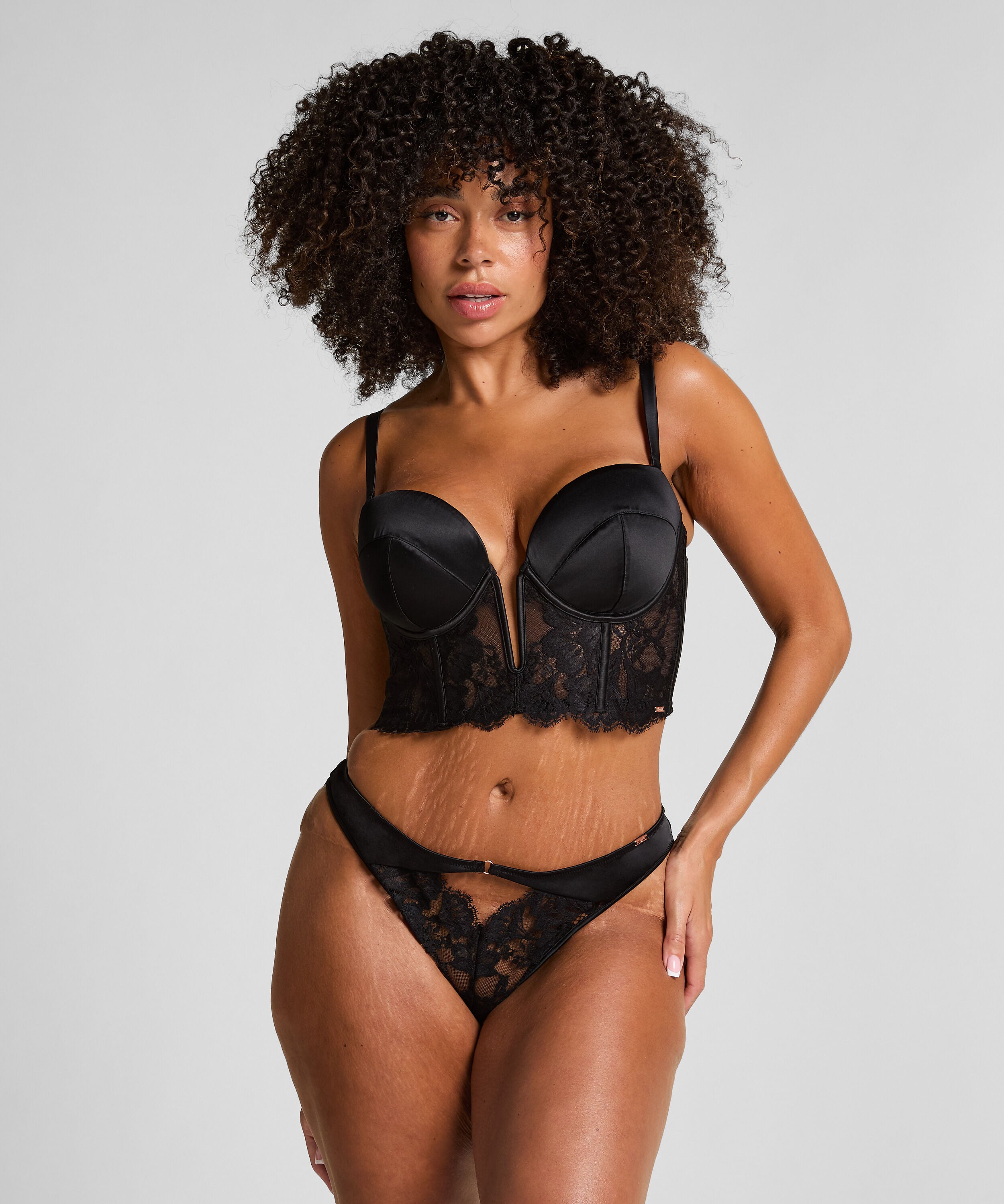 Grace Brazilian med høy skjæring