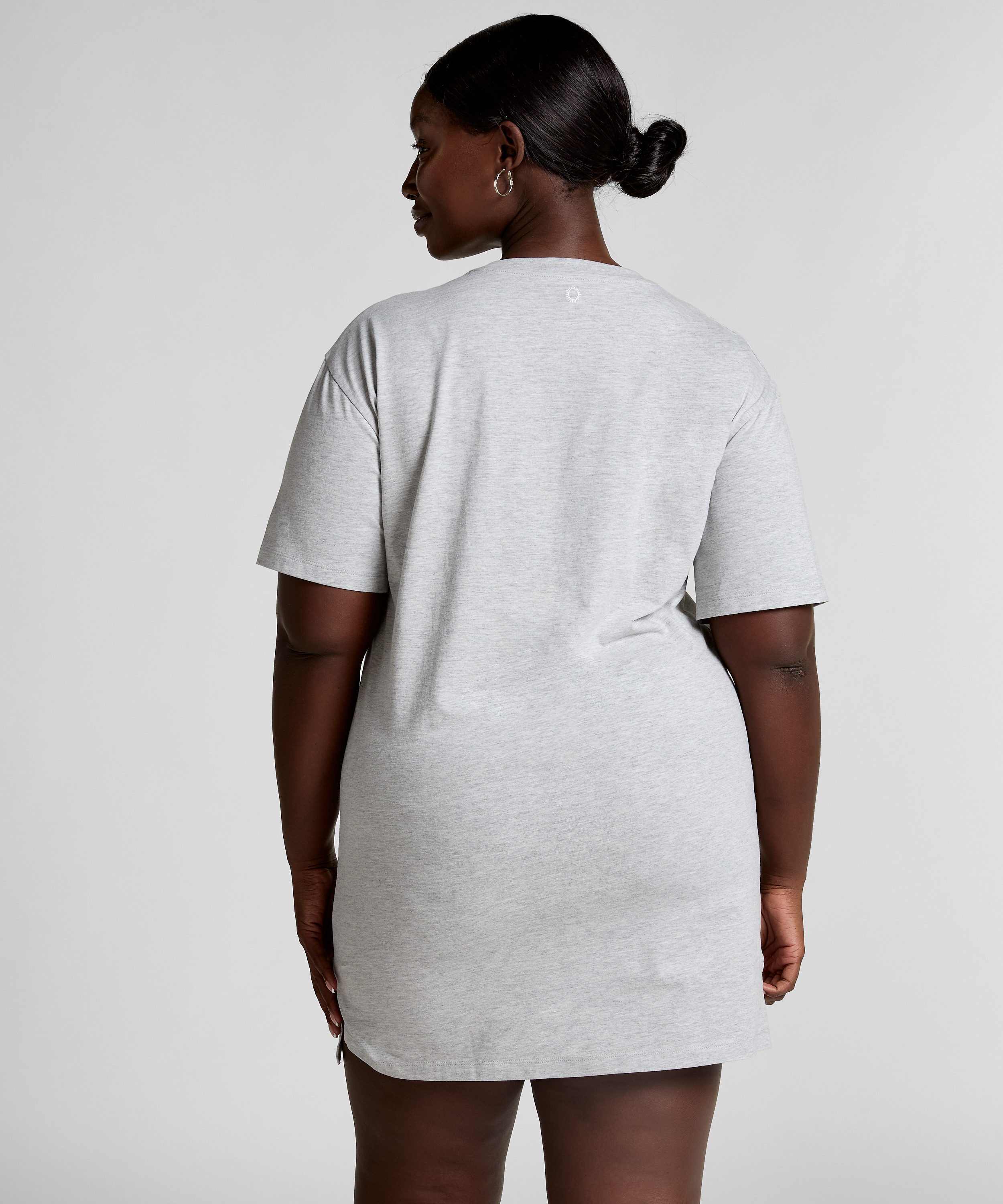 Nattskjorte, Gr&aring;, main