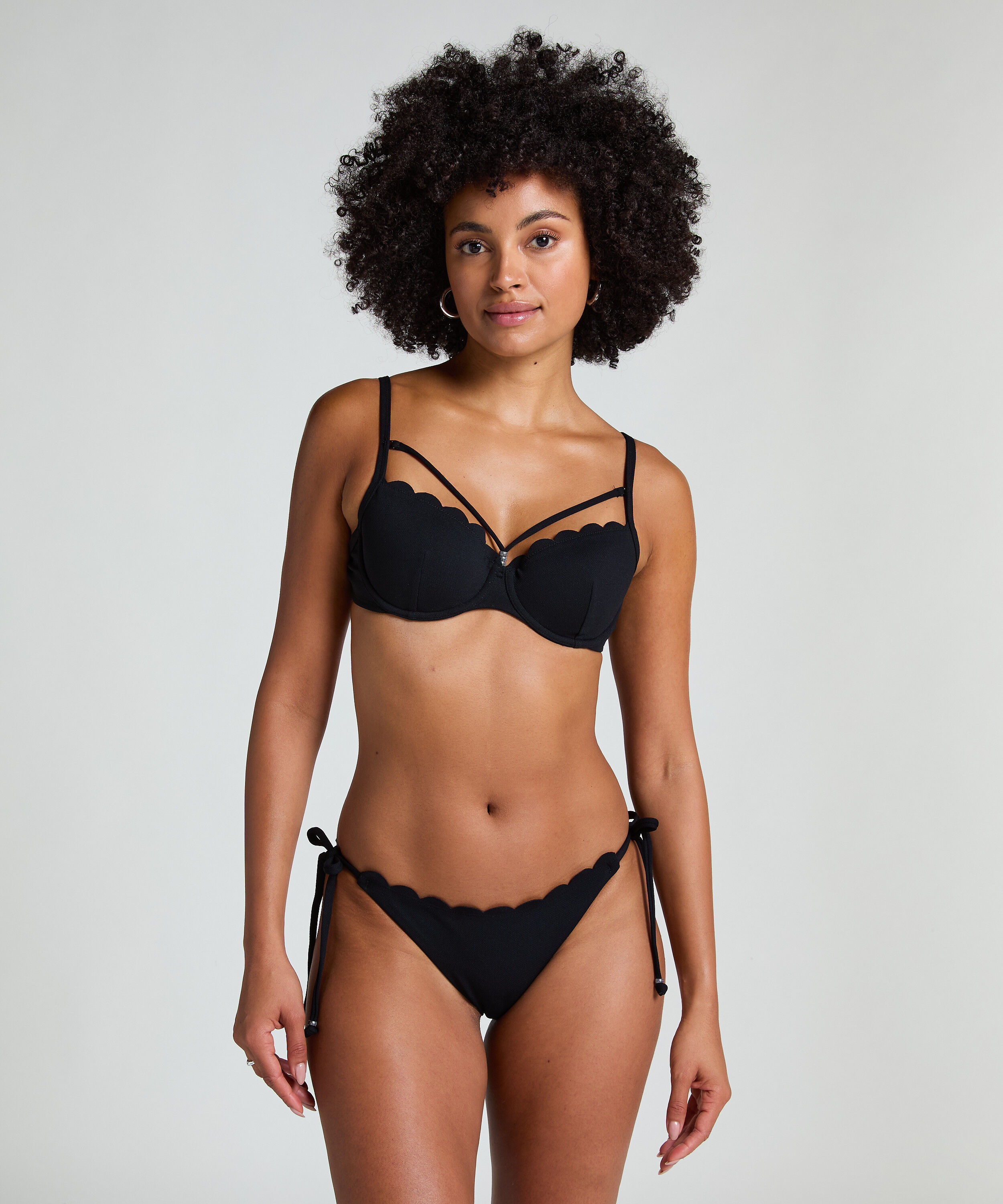 Bikinitruse Scallop, Svart