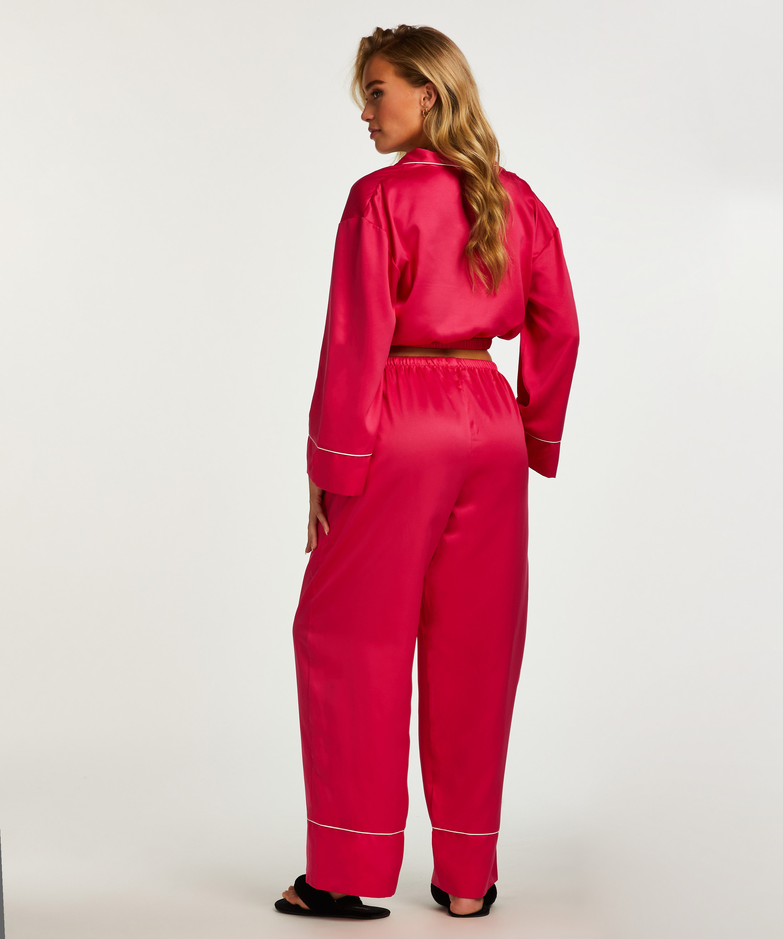 Palazzo sateng, Rosa, main