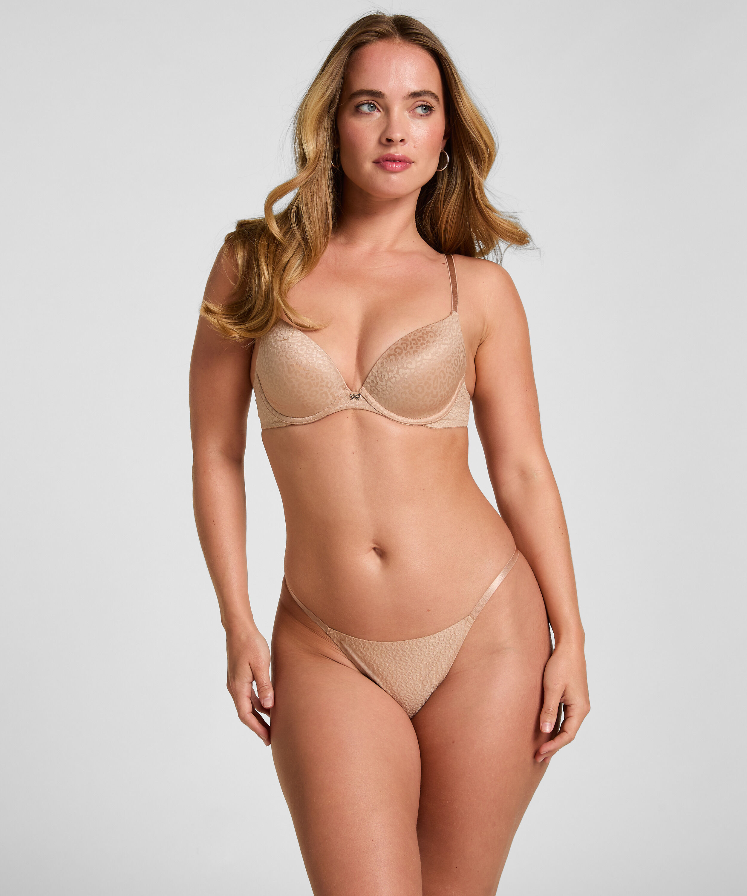 Thong Jackie, Brun Thong Jackie, Brun